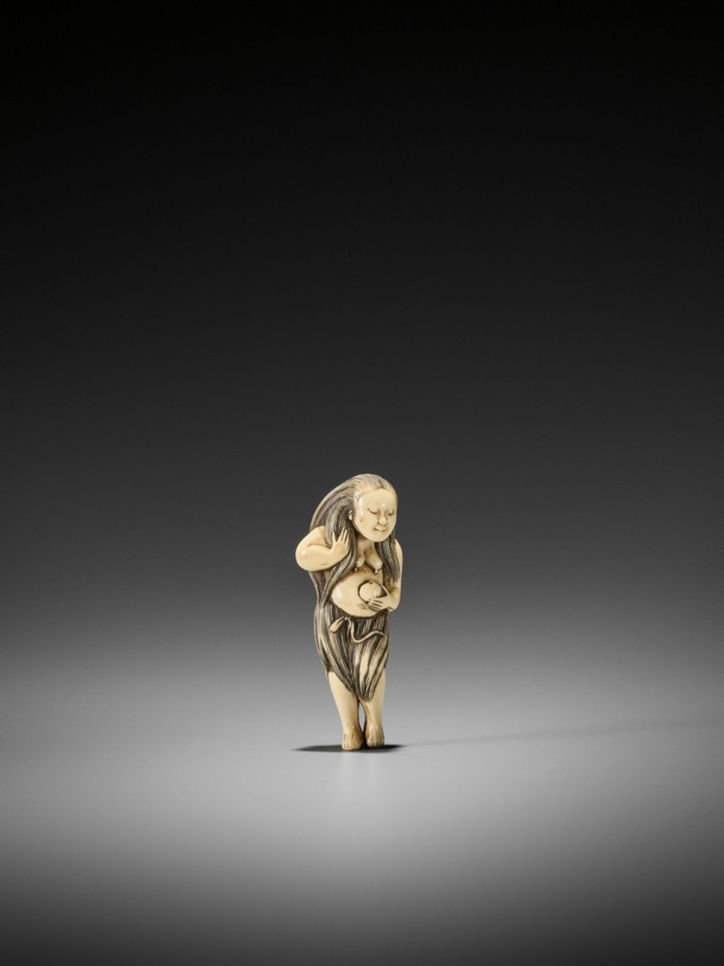 AN EXQUISITE IVORY NETSUKE OF A DIVING GIRL (AMA) UnsignedJapan, 18th century, Edo period (1615- - Image 7 of 8