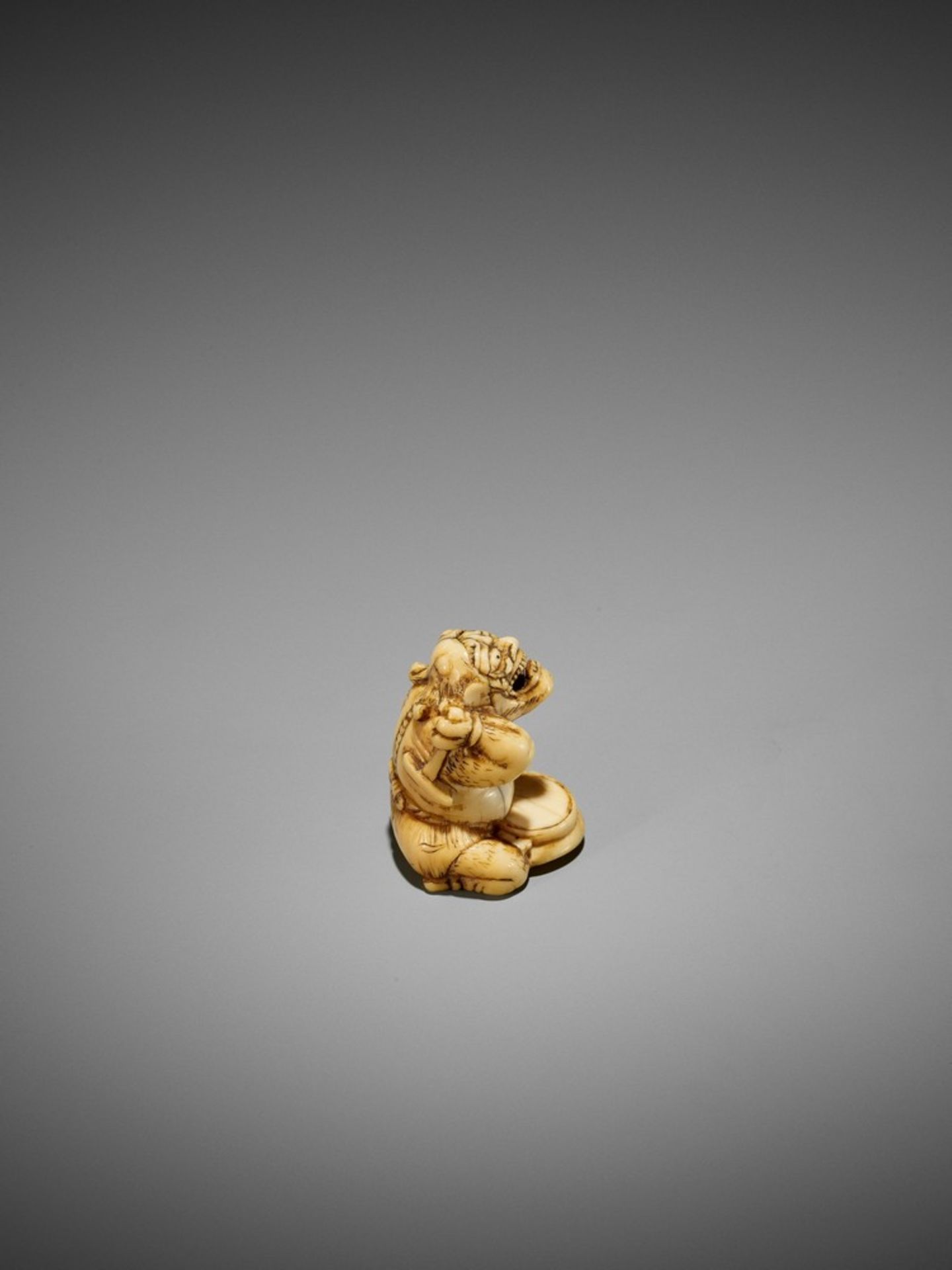 AN EARLY IVORY NETSUKE OF A REPENTING ONI UnsignedJapan, 18th century, Edo period (1615-1868)The - Bild 7 aus 9