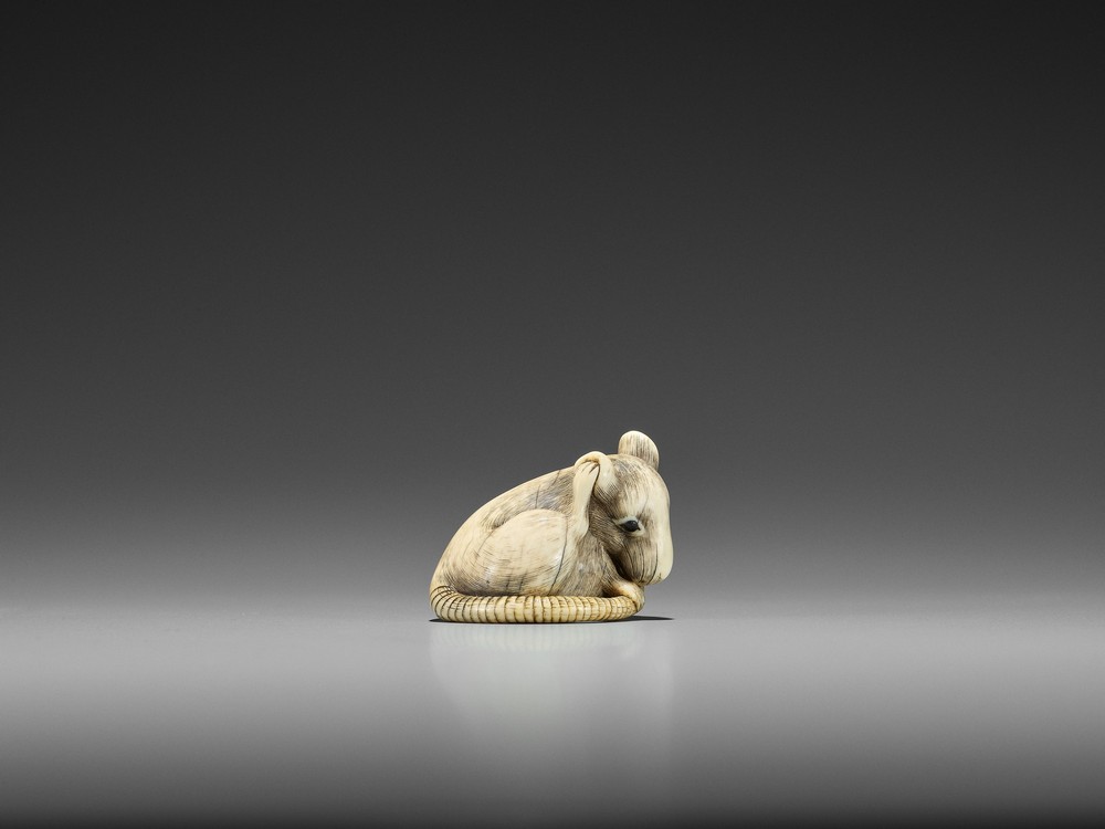 AN EXCEPTIONAL KYOTO SCHOOL IVORY NETSUKE OF A RAT UnsignedJapan, Kyoto, late 18th century, Edo - Image 8 of 11