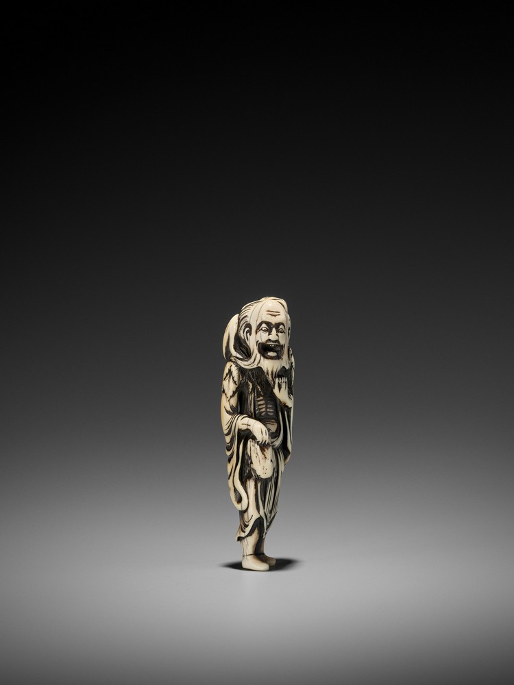 A TALL IVORY NETSUKE OF GAMA SENNIN UnsignedJapan, 18th century, Edo period (1615-1868)A large and - Image 7 of 9