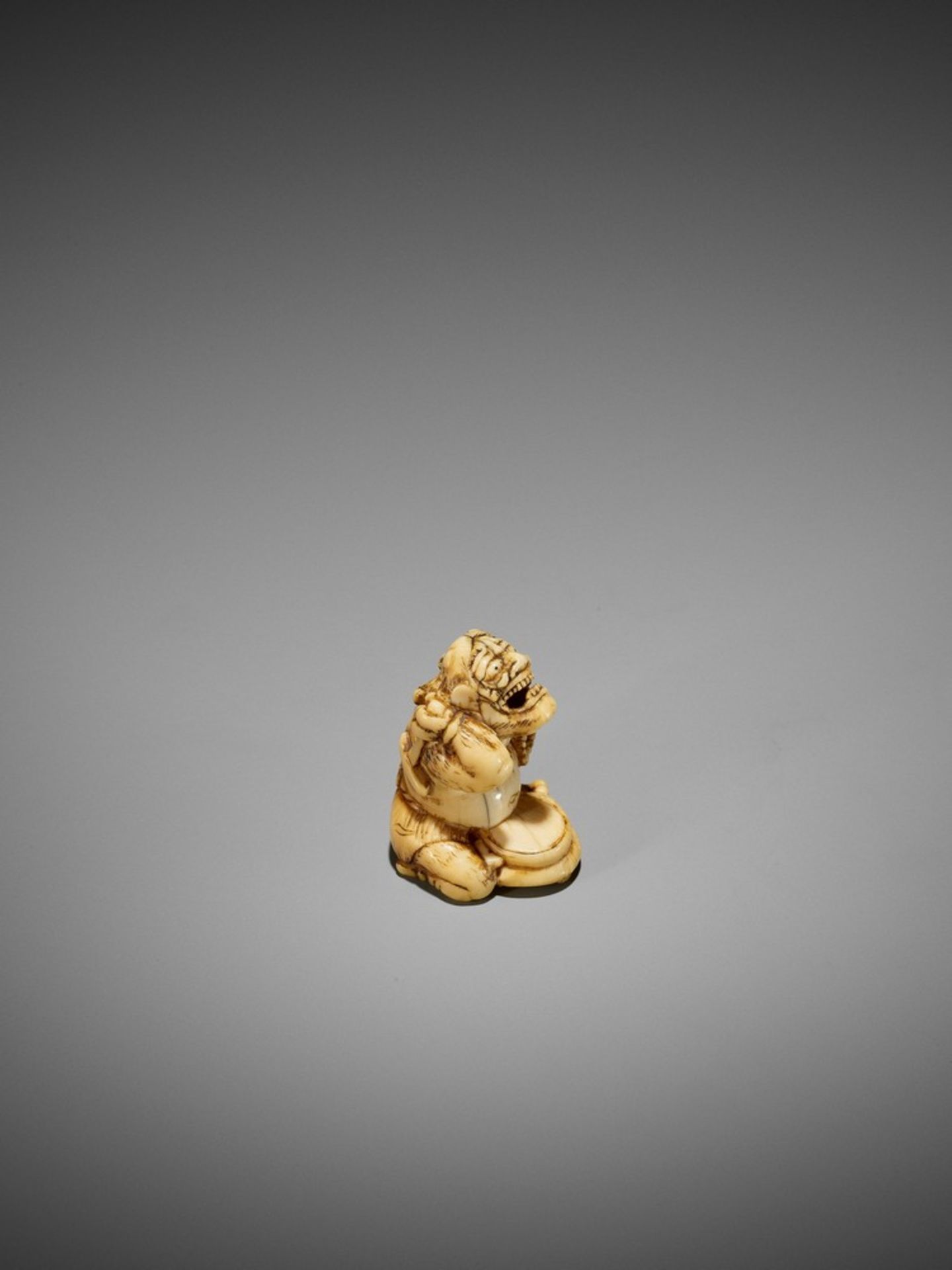 AN EARLY IVORY NETSUKE OF A REPENTING ONI UnsignedJapan, 18th century, Edo period (1615-1868)The - Bild 8 aus 9