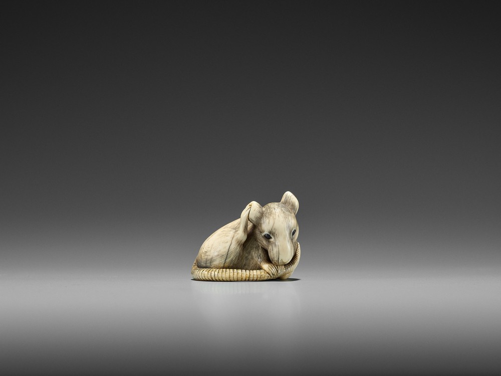 AN EXCEPTIONAL KYOTO SCHOOL IVORY NETSUKE OF A RAT UnsignedJapan, Kyoto, late 18th century, Edo - Image 9 of 11