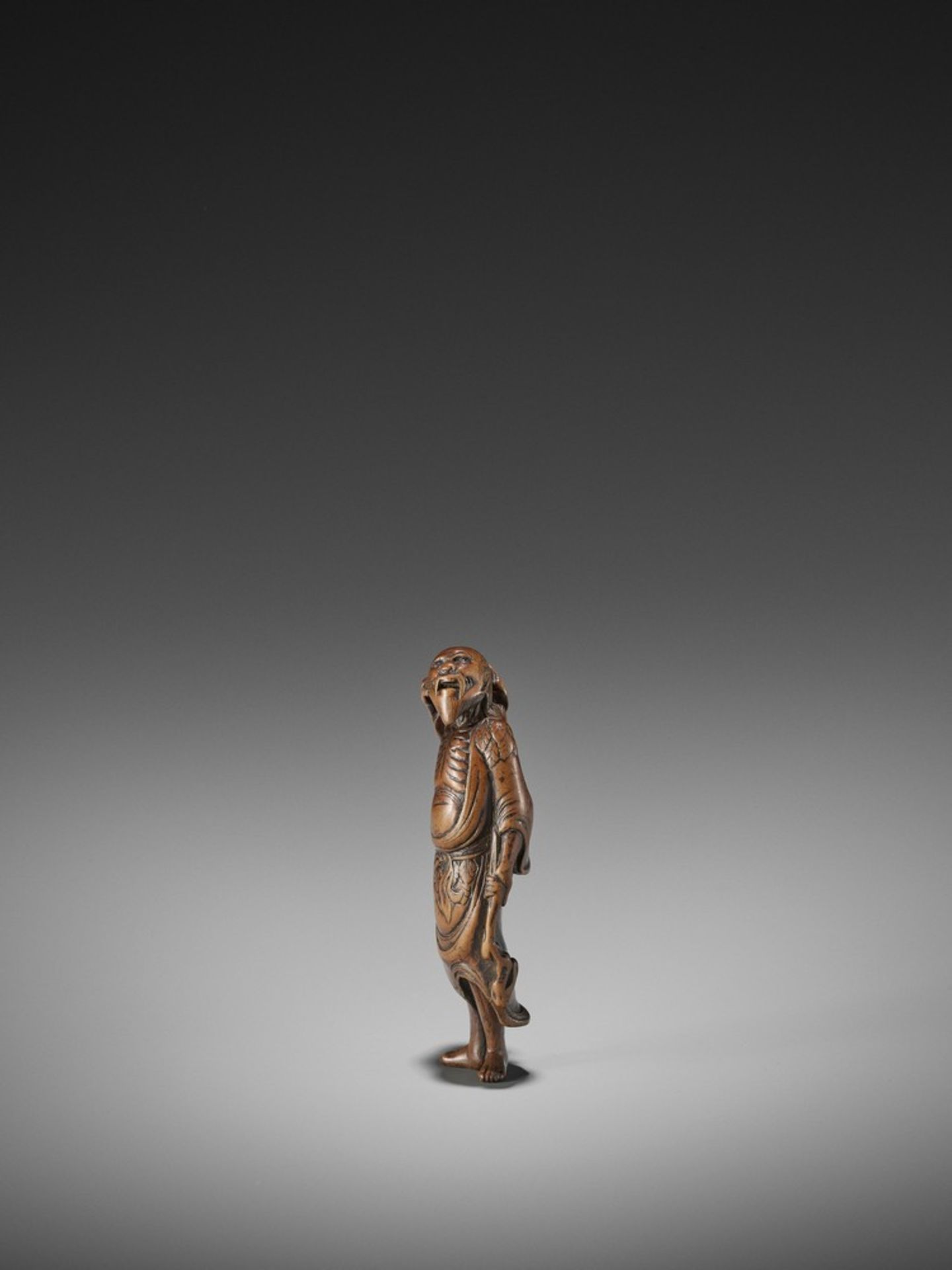 A WOOD NETSUKE OF TEKKAI SENNIN UnsignedJapan, 18th century, Edo period (1615-1868)A spirited old - Bild 4 aus 10