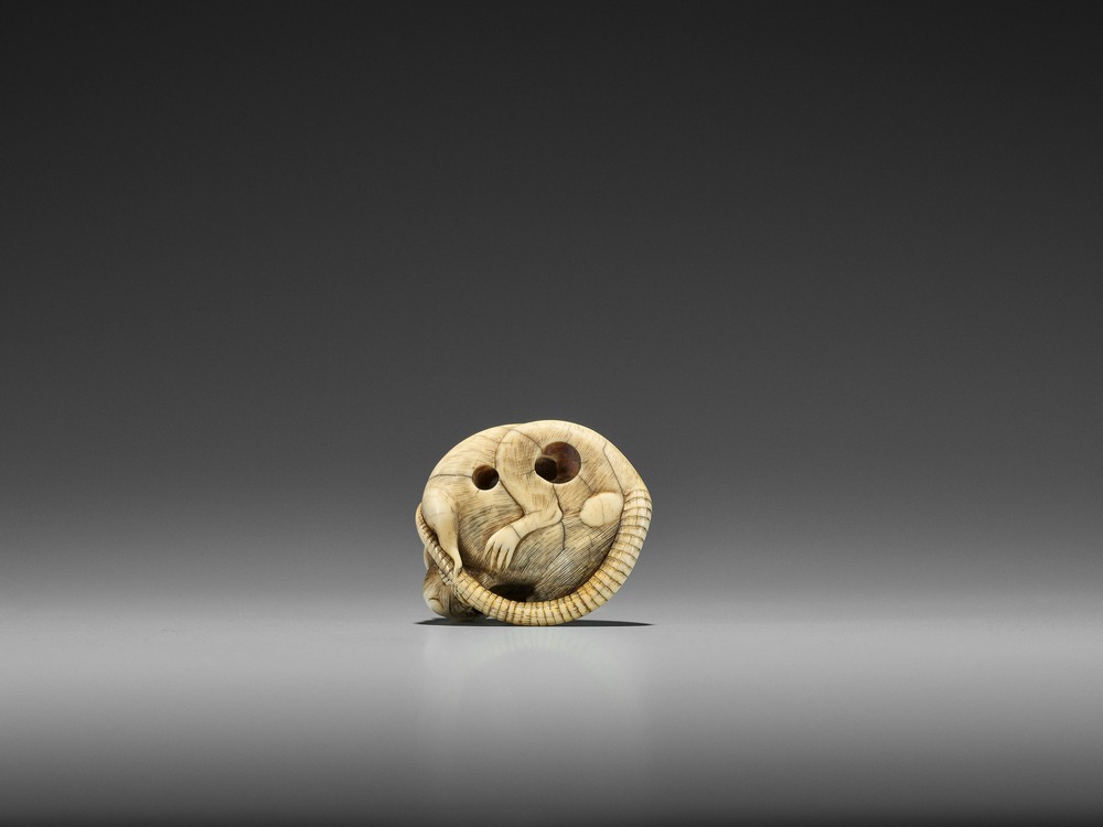 AN EXCEPTIONAL KYOTO SCHOOL IVORY NETSUKE OF A RAT UnsignedJapan, Kyoto, late 18th century, Edo - Image 10 of 11
