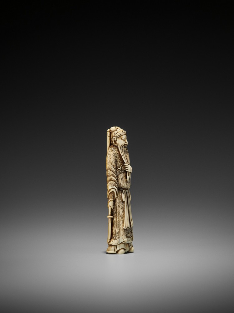 A LARGE IVORY NETSUKE OF KAN’U UnsignedJapan, late 18th century, Edo period (1615-1868)The god of - Image 7 of 9