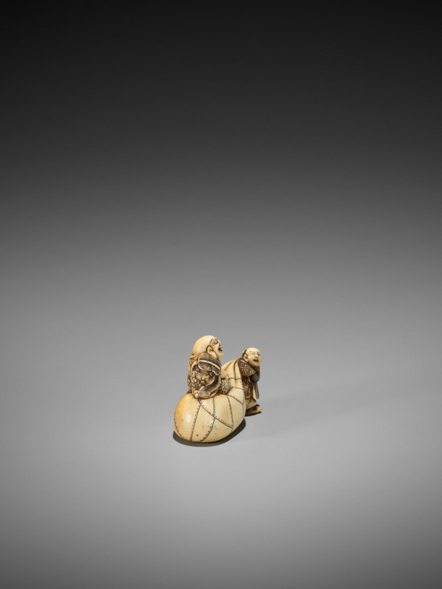 AN IVORY NETSUKE OF HOTEI ON HIS TREASURE BAG BEING PULLED BY A KARAKO UnsignedJapan, Kyoto, first - Bild 6 aus 10