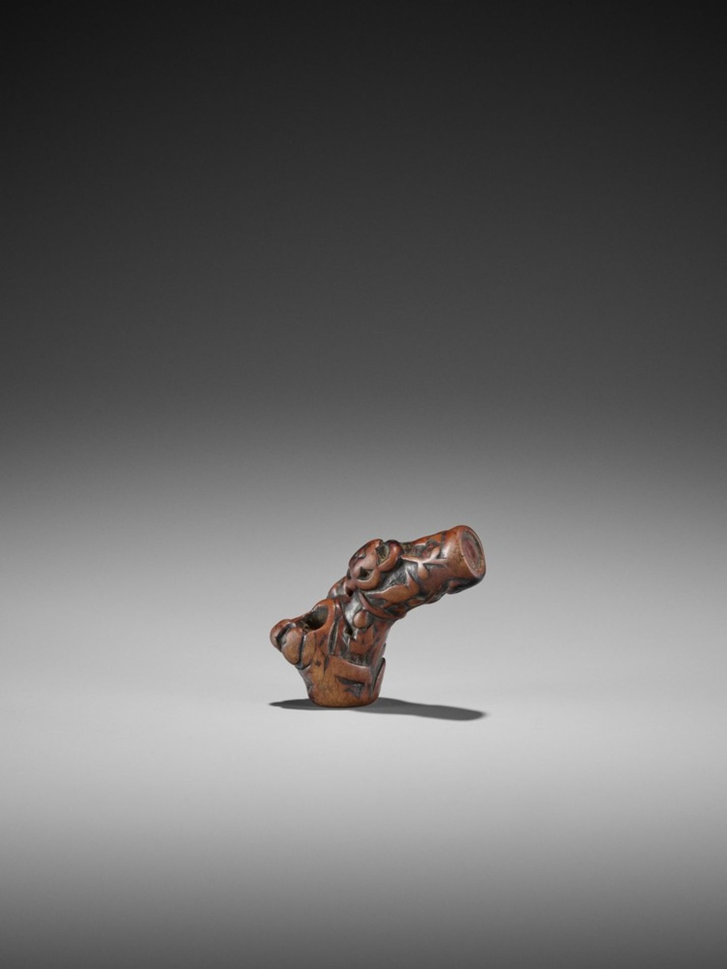 AN OLD WORN WOOD NETSUKE OF BIRDS AND MONKEYS IN A PLUM TREE UnsignedJapan, 18th century, Edo period - Bild 10 aus 12