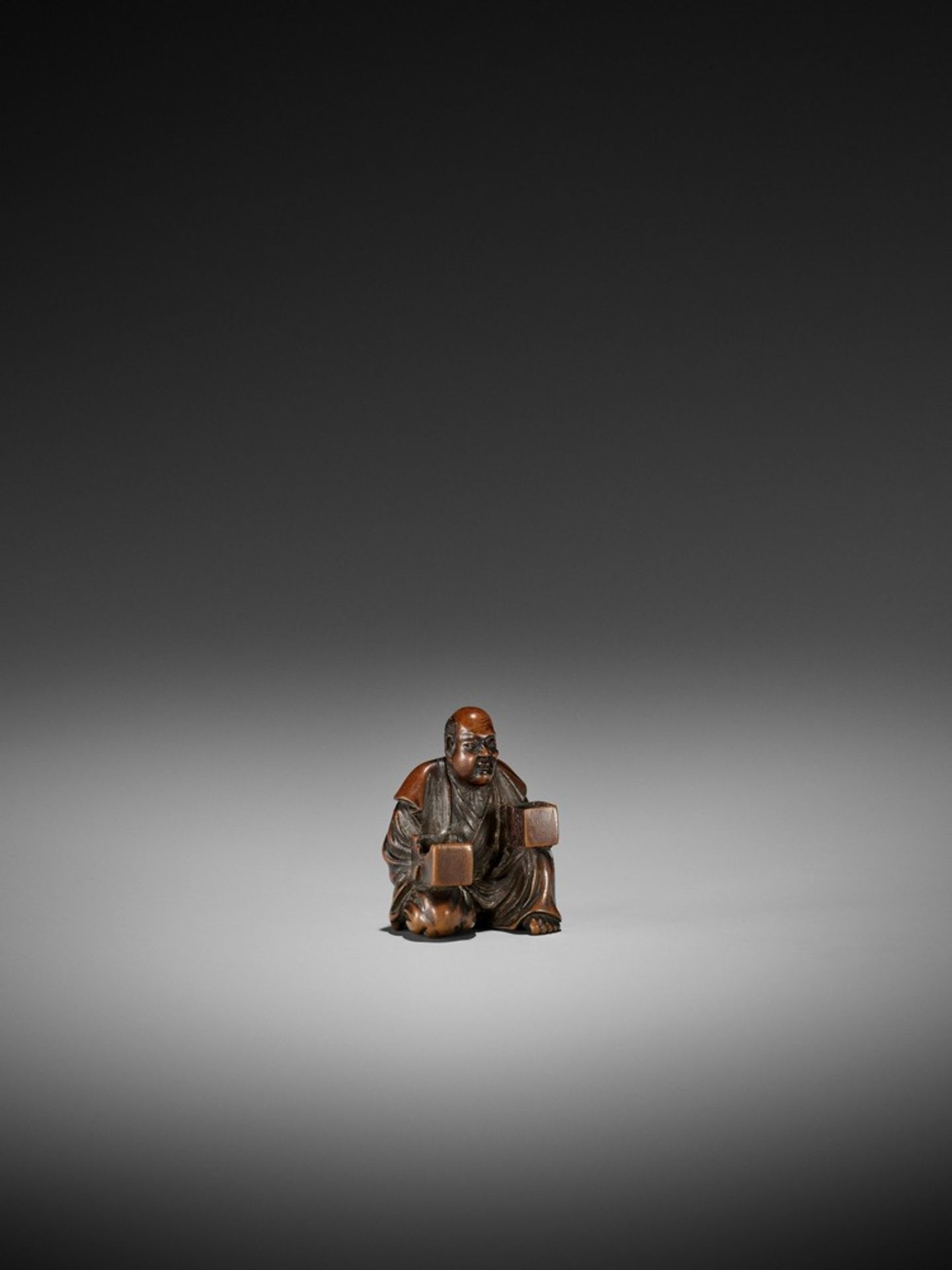 GYOKKO: A FINE WOOD NETSUKE OF A MASK SELLER By Gyokko, signed Gyokko 玉光Japan, Edo, mid-19th - Bild 7 aus 11