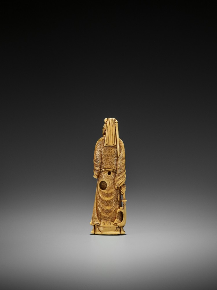 A LARGE IVORY NETSUKE OF KAN’U UnsignedJapan, late 18th century, Edo period (1615-1868)The god of - Image 2 of 9