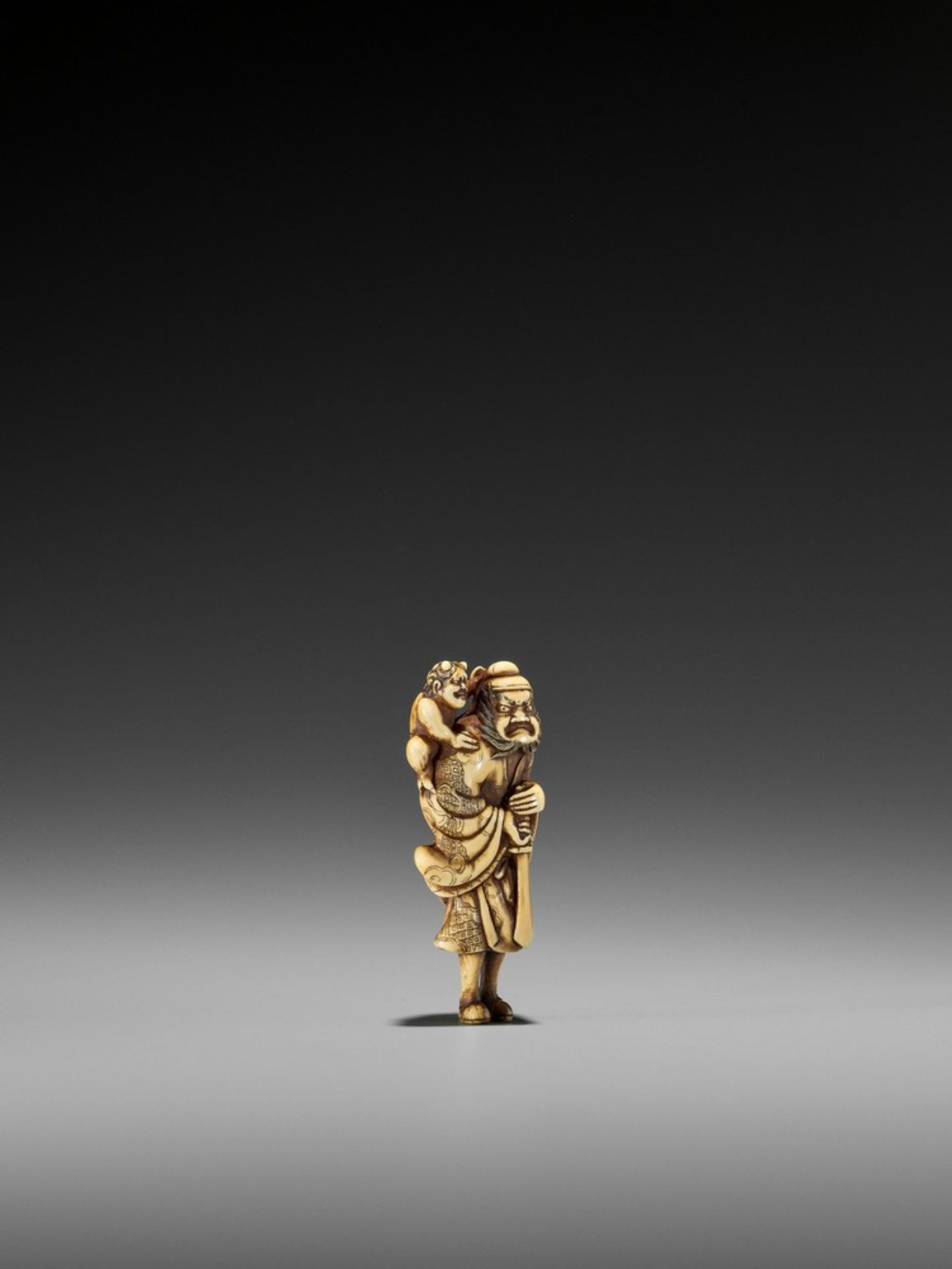 A FINE IVORY NETSUKE OF SHOKI AND ONI UnsignedJapan, probably Kyoto, late 18th to early 19th - Bild 7 aus 8