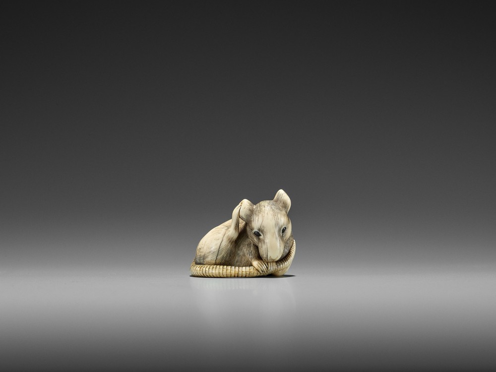 AN EXCEPTIONAL KYOTO SCHOOL IVORY NETSUKE OF A RAT UnsignedJapan, Kyoto, late 18th century, Edo - Image 5 of 11