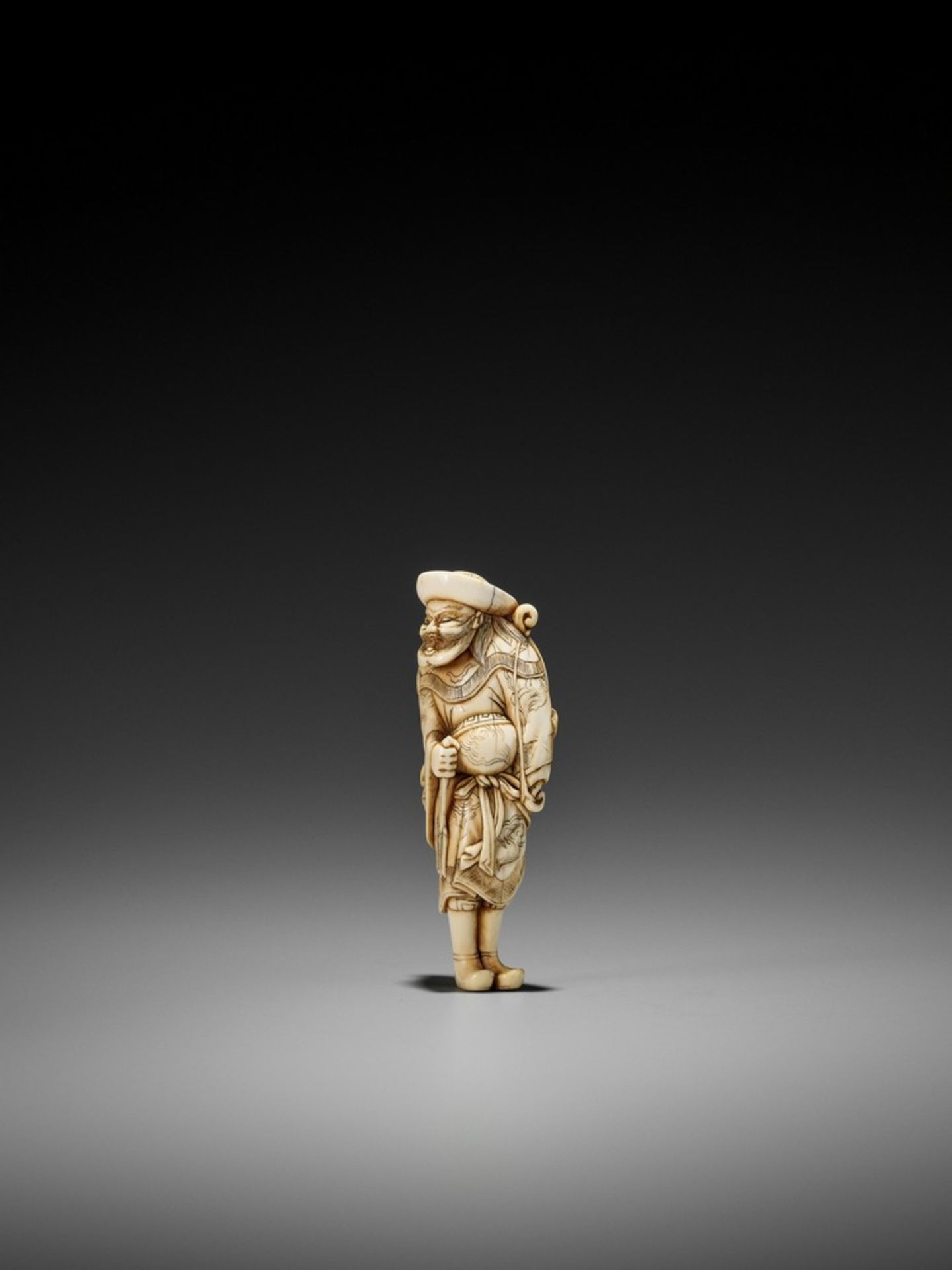 MITSUHARU: AN IVORY NETSUKE OF A TARTAR ARCHER By Mitsuharu, unsignedJapan, Kyoto, late 18th - Bild 4 aus 9