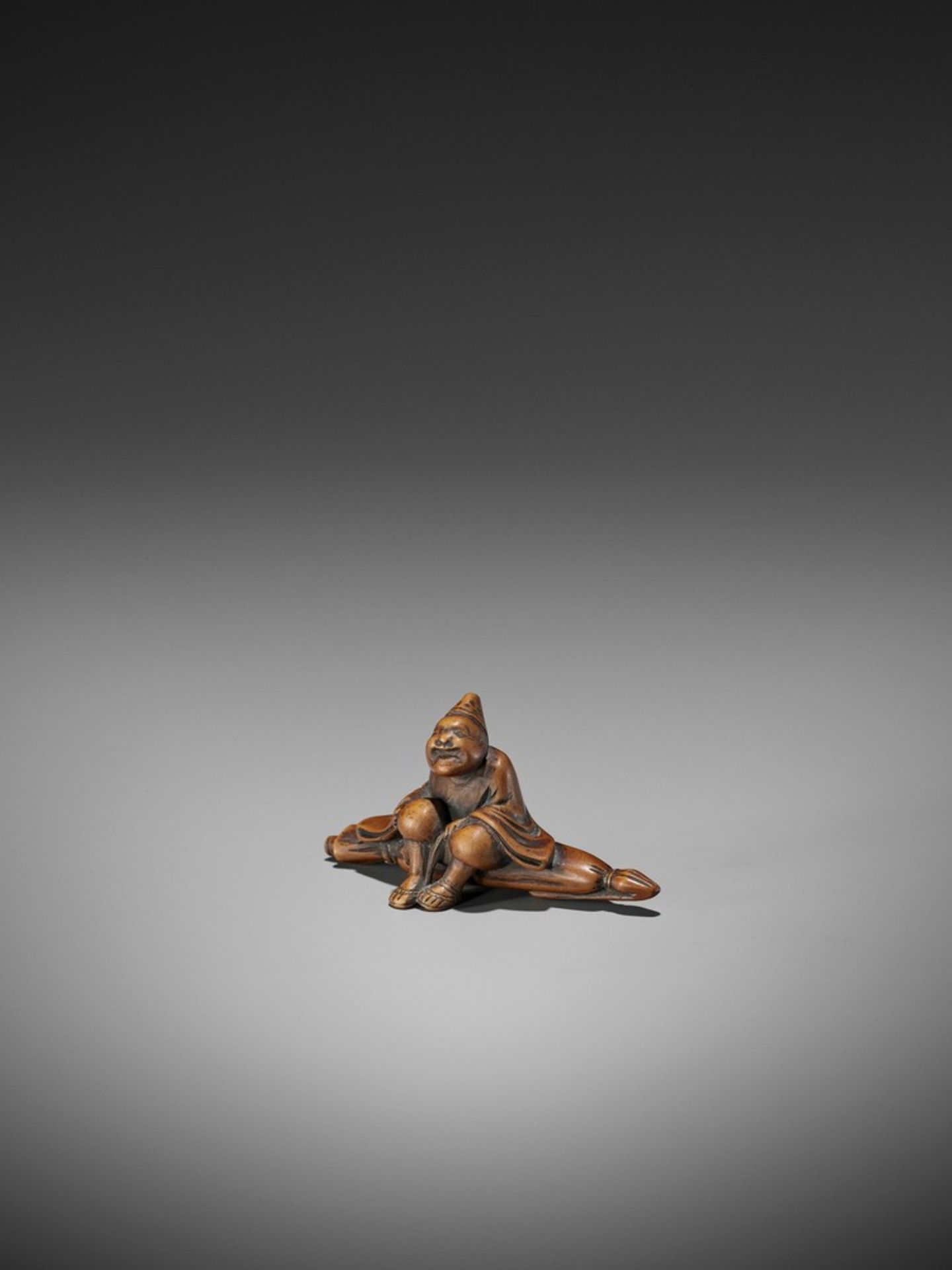 A WOOD NETSUKE OF A TEMPLE SERVANT (EJI) UnsignedJapan, probably Edo, early 19th century, Edo period - Image 4 of 8