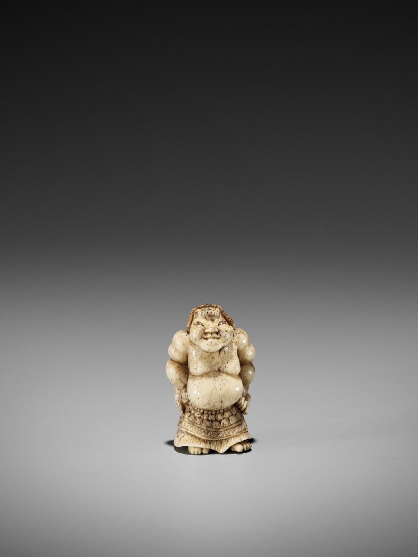 A SUPERB STAG ANTLER NETSUKE OF A SUMO WRESTLER UnsignedJapan, 19th century, Edo period (1615-1868)