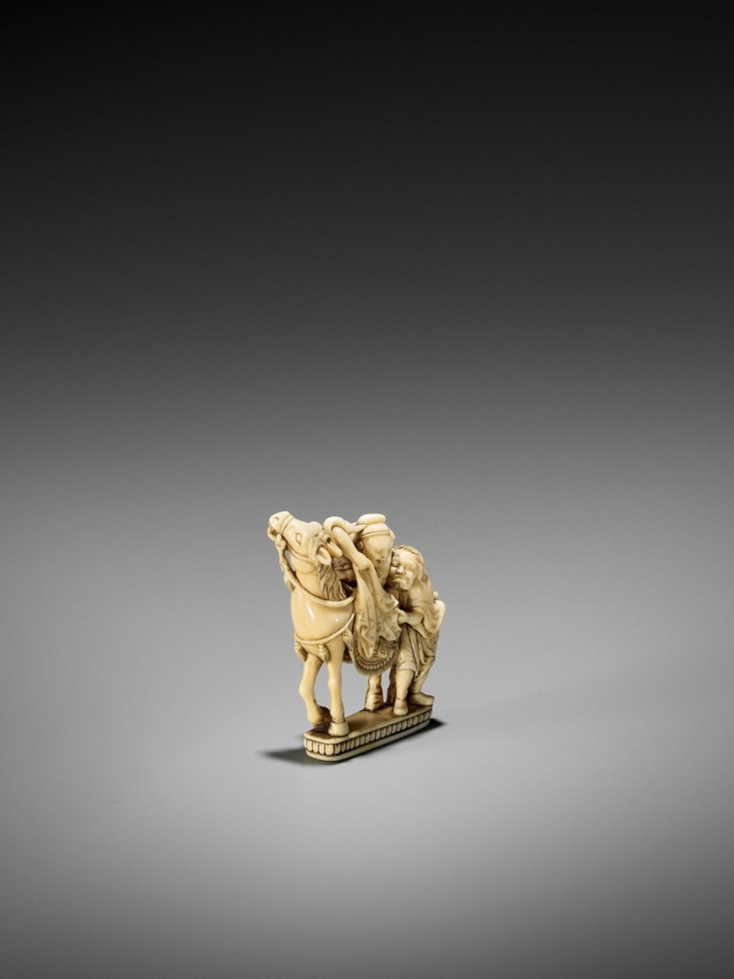 A RARE AND LARGE IVORY SEAL NETSUKE OF YOJO AND CHO BUJUTSU UnsignedJapan, mid-18th century, Edo - Bild 7 aus 13