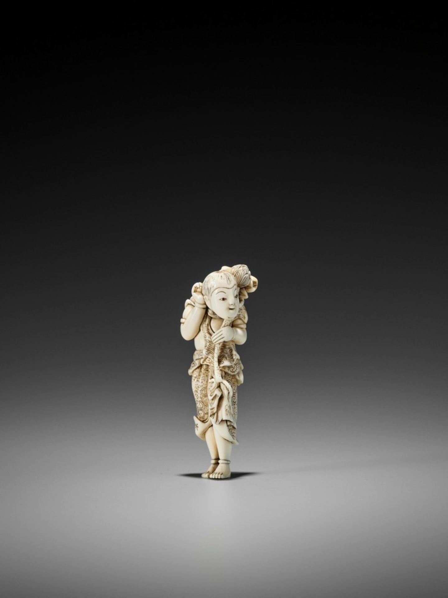 SHUYO: A RARE IVORY NETSUKE OF A BOY HOLDING A LOTUS FLOWER By Shuyo, signed Shuyo 秀予Japan, early - Bild 2 aus 9