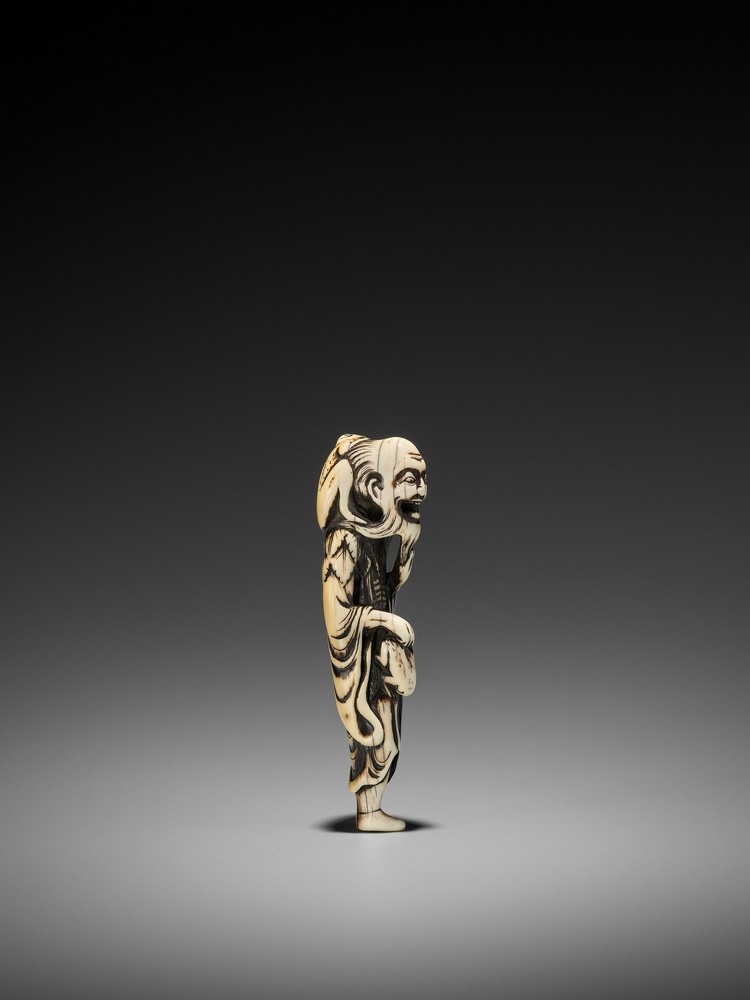 A TALL IVORY NETSUKE OF GAMA SENNIN UnsignedJapan, 18th century, Edo period (1615-1868)A large and - Image 6 of 9