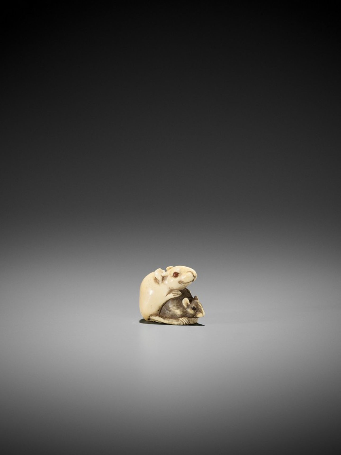 AN IVORY KYOTO SCHOOL NETSUKE OF TWO RATS UnsignedJapan, Kyoto, early 19th century, Edo period (