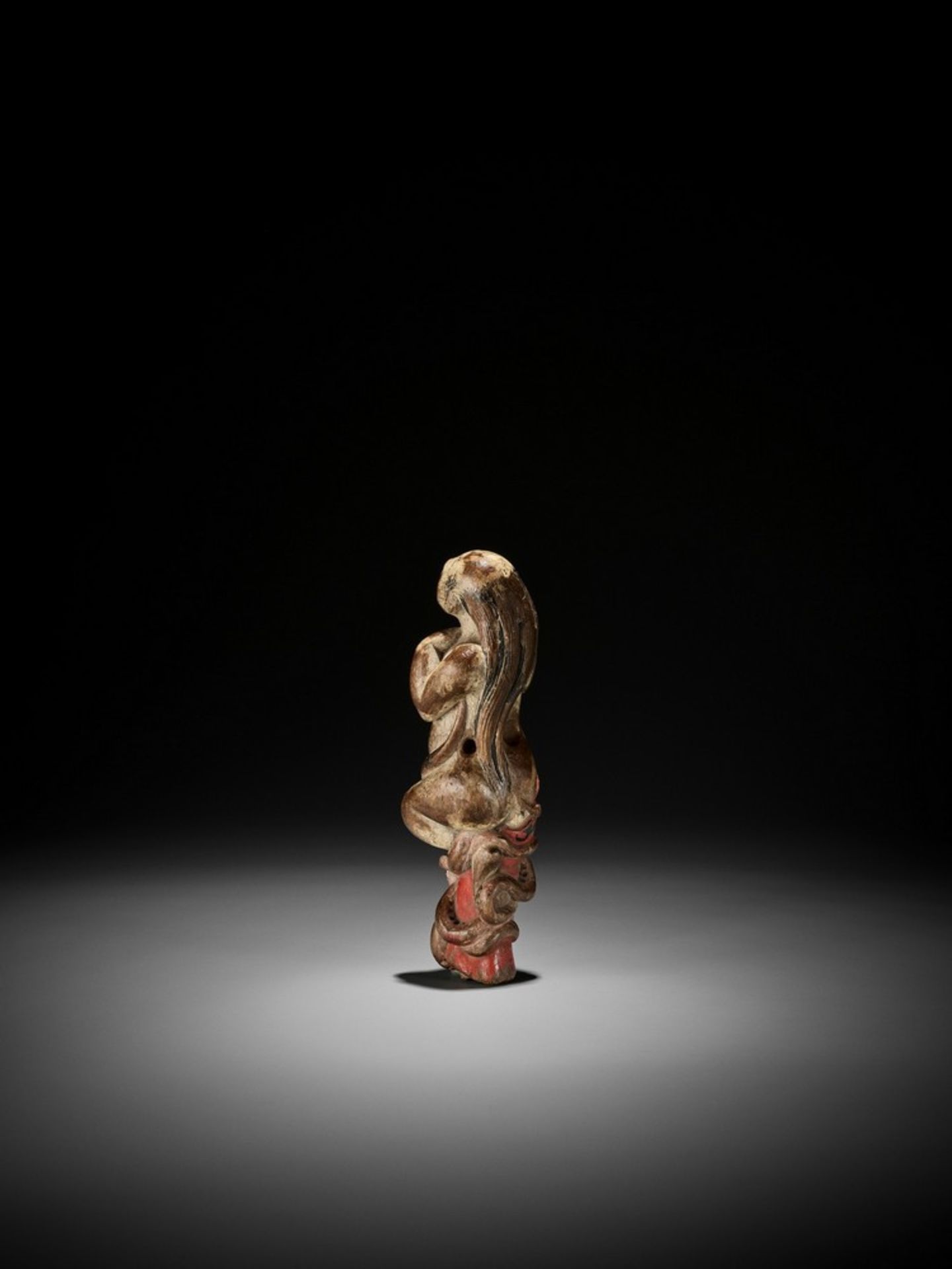 A RARE AND LARGE SAISHIKI NETSUKE OF AN AMA WITH AMOROUS OCTOPUS UnsignedJapan, Osaka, late 18th - Bild 2 aus 10