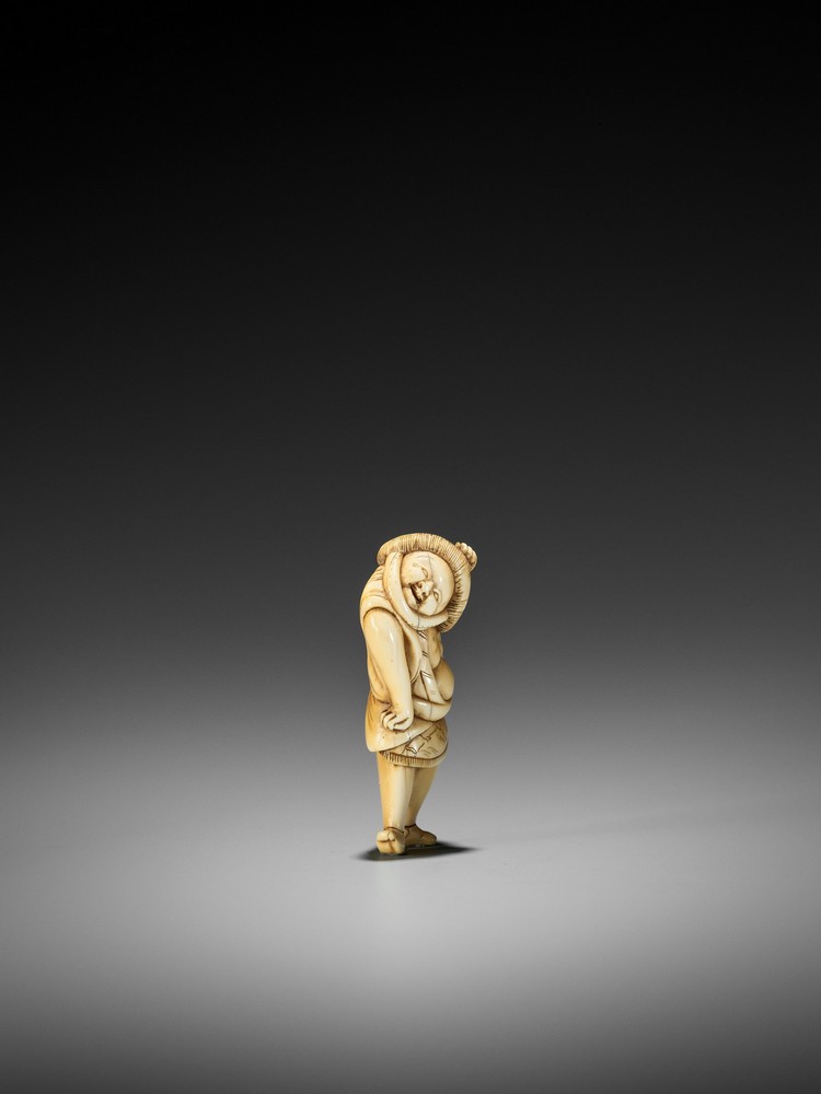 A RARE IVORY NETSUKE OF A DANCING KUMOSUKE (TOKAIDO ROAD PORTER) UnsignedJapan, late 18th century, - Image 5 of 7