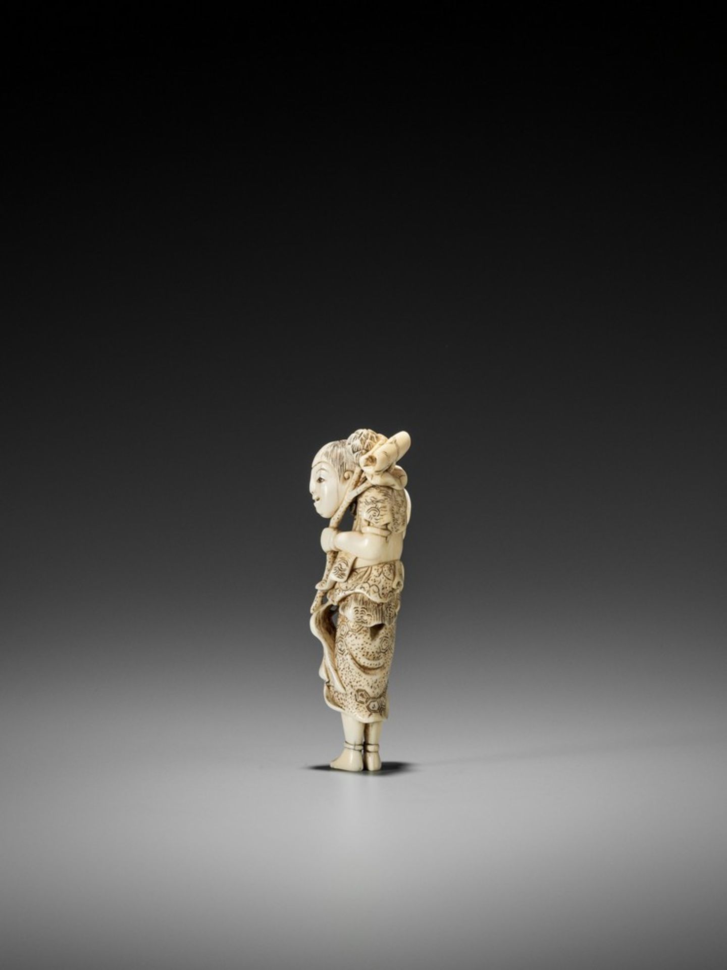 SHUYO: A RARE IVORY NETSUKE OF A BOY HOLDING A LOTUS FLOWER By Shuyo, signed Shuyo 秀予Japan, early - Bild 5 aus 9