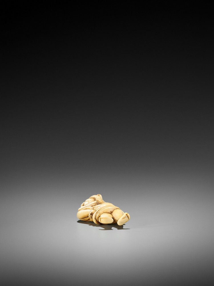 A RARE IVORY NETSUKE OF A DANCING KUMOSUKE (TOKAIDO ROAD PORTER) UnsignedJapan, late 18th century, - Image 7 of 7