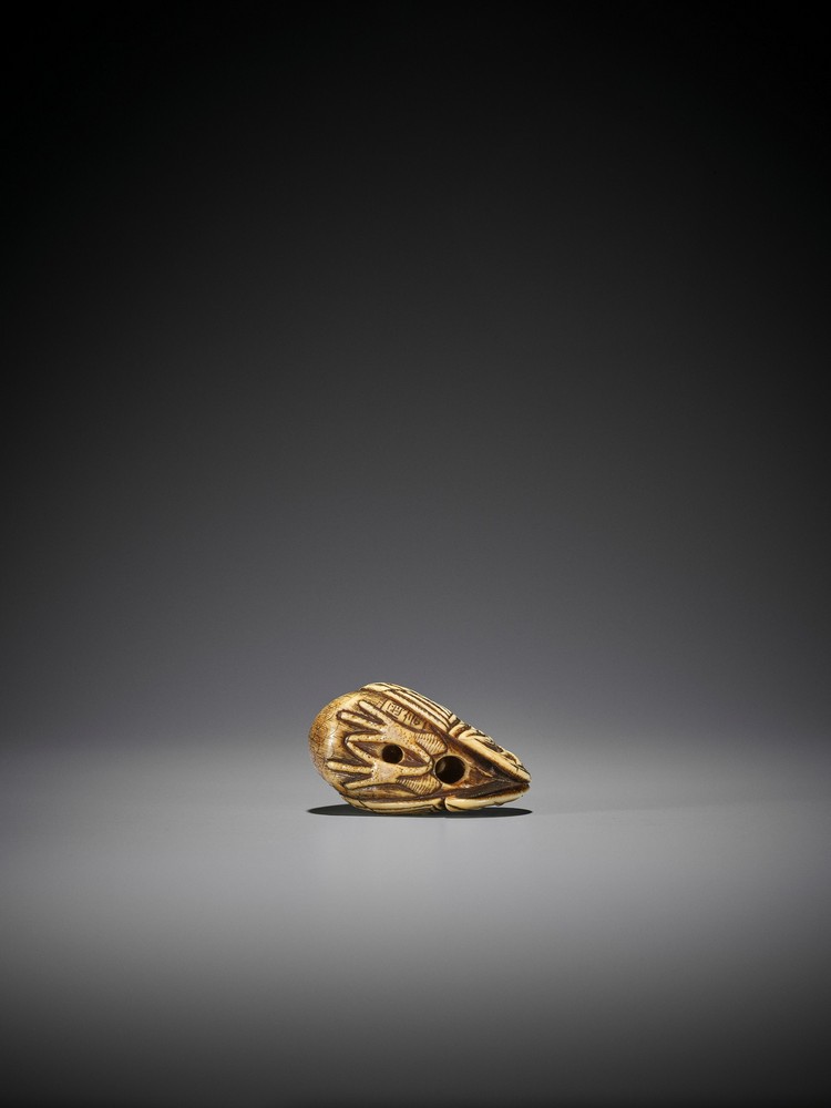 OKAKOTO: A FINE IVORY NETSUKE OF A COCKEREL By Yamaguchi Okakoto, signed Okakoto 岡言Japan, Kyoto, - Image 9 of 12