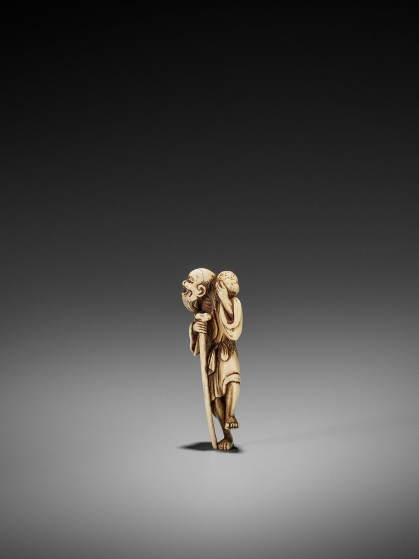 AN IVORY NETSUKE OF GAMA SENNIN UnsignedJapan, late 18th century, Edo period (1615-1868)Gama - Bild 5 aus 10