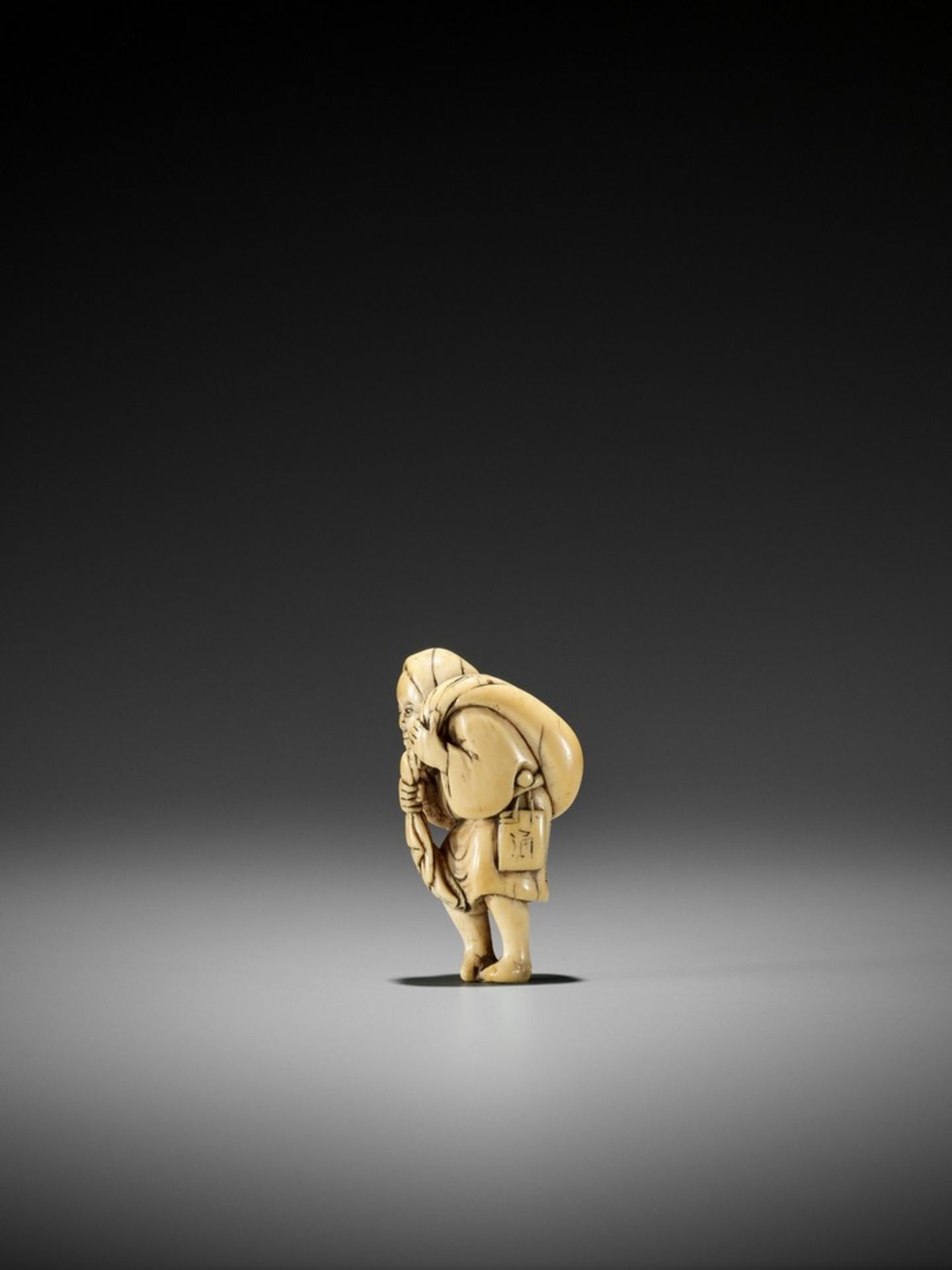 YOSHINAGA: A SUPERB AND RARE IVORY NETSUKE OF A BUCKET SELLER By Yoshinaga, signed Yoshinaga - Bild 3 aus 11