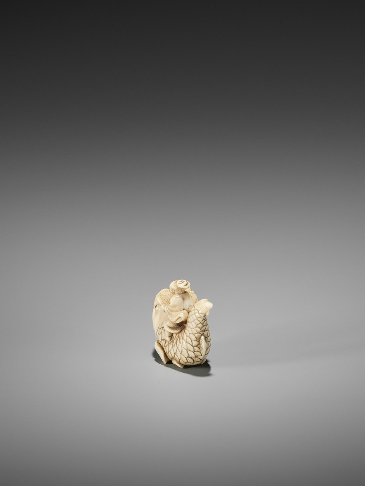 OKAKOTO: A RARE IVORY NETSUKE OF KINKO SENNIN ON A CARP By Yamaguchi Okakoto, signed Okakoto - Image 4 of 8