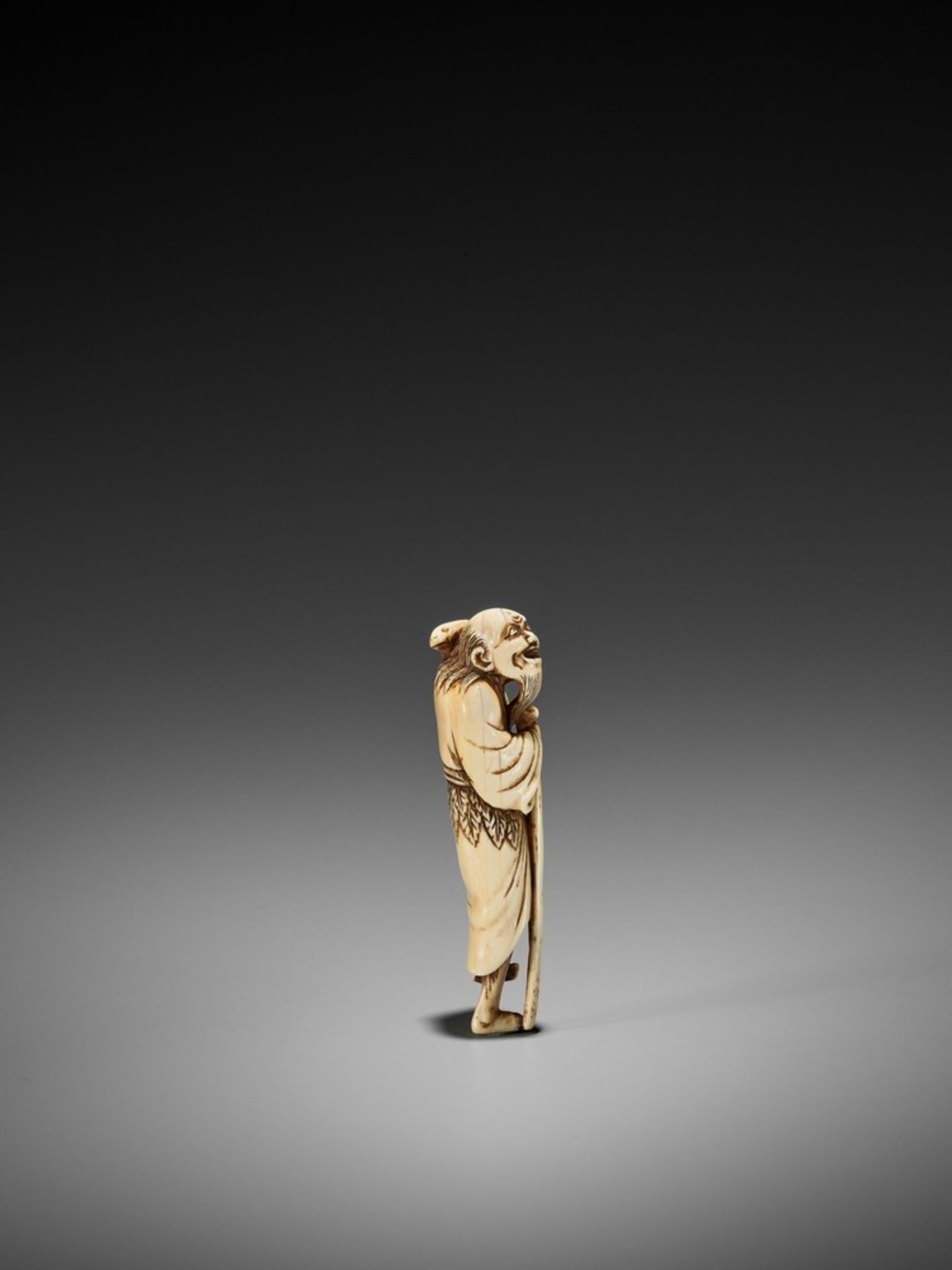 AN IVORY NETSUKE OF GAMA SENNIN UnsignedJapan, late 18th century, Edo period (1615-1868)Gama - Bild 9 aus 10