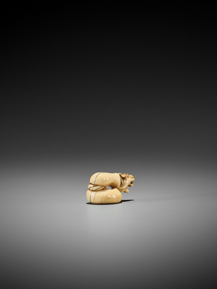 AN EARLY AND AMUSING IVORY NETSUKE OF CHOKARO’S HORSE STUCK IN A GOURD UnsignedJapan, 18th - Image 8 of 12