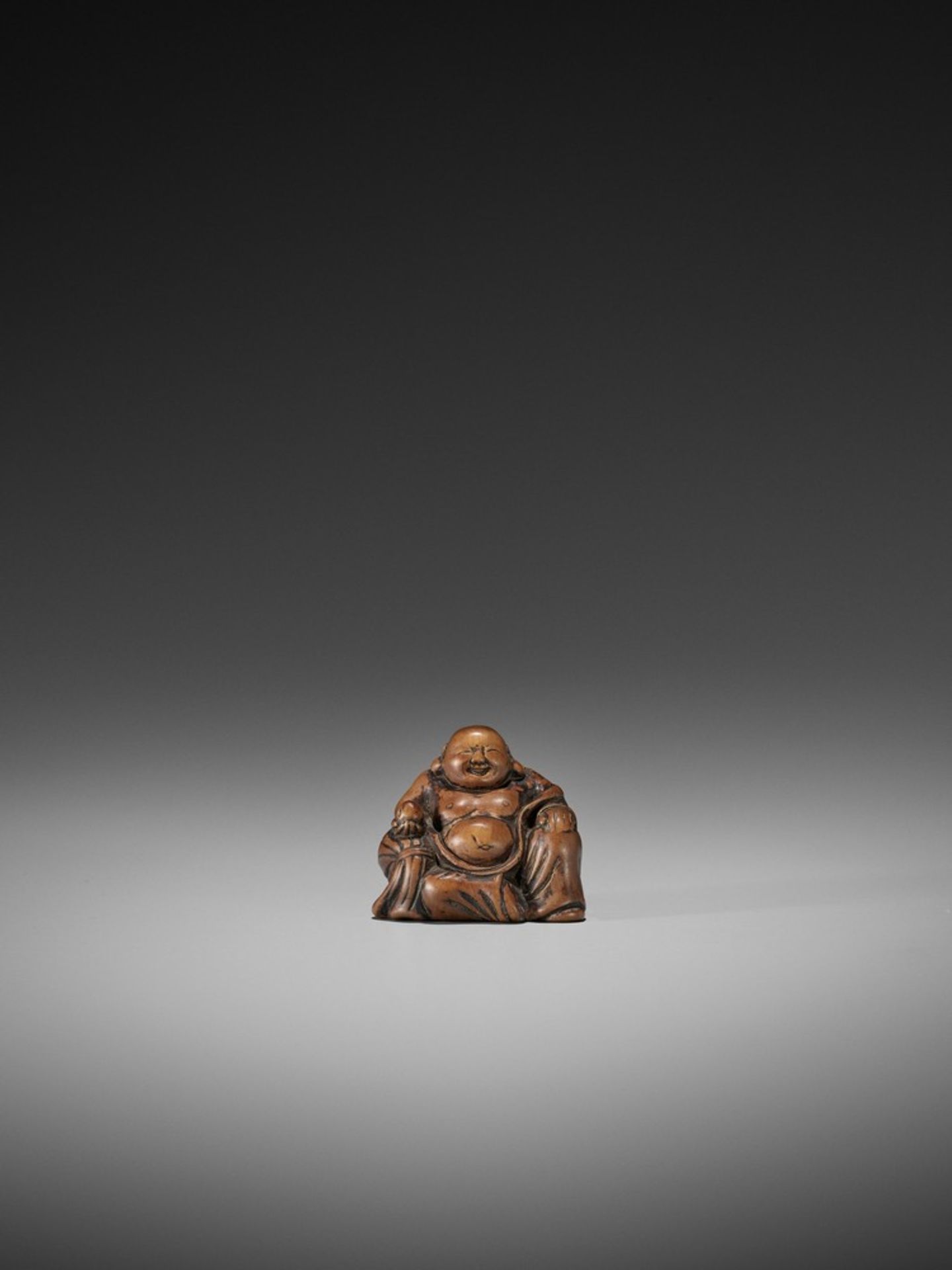 A RARE AND EARLY WOOD NETSUKE OF HOTEI UnsignedJapan, early to mid-18th century, Edo period (1615- - Bild 3 aus 12