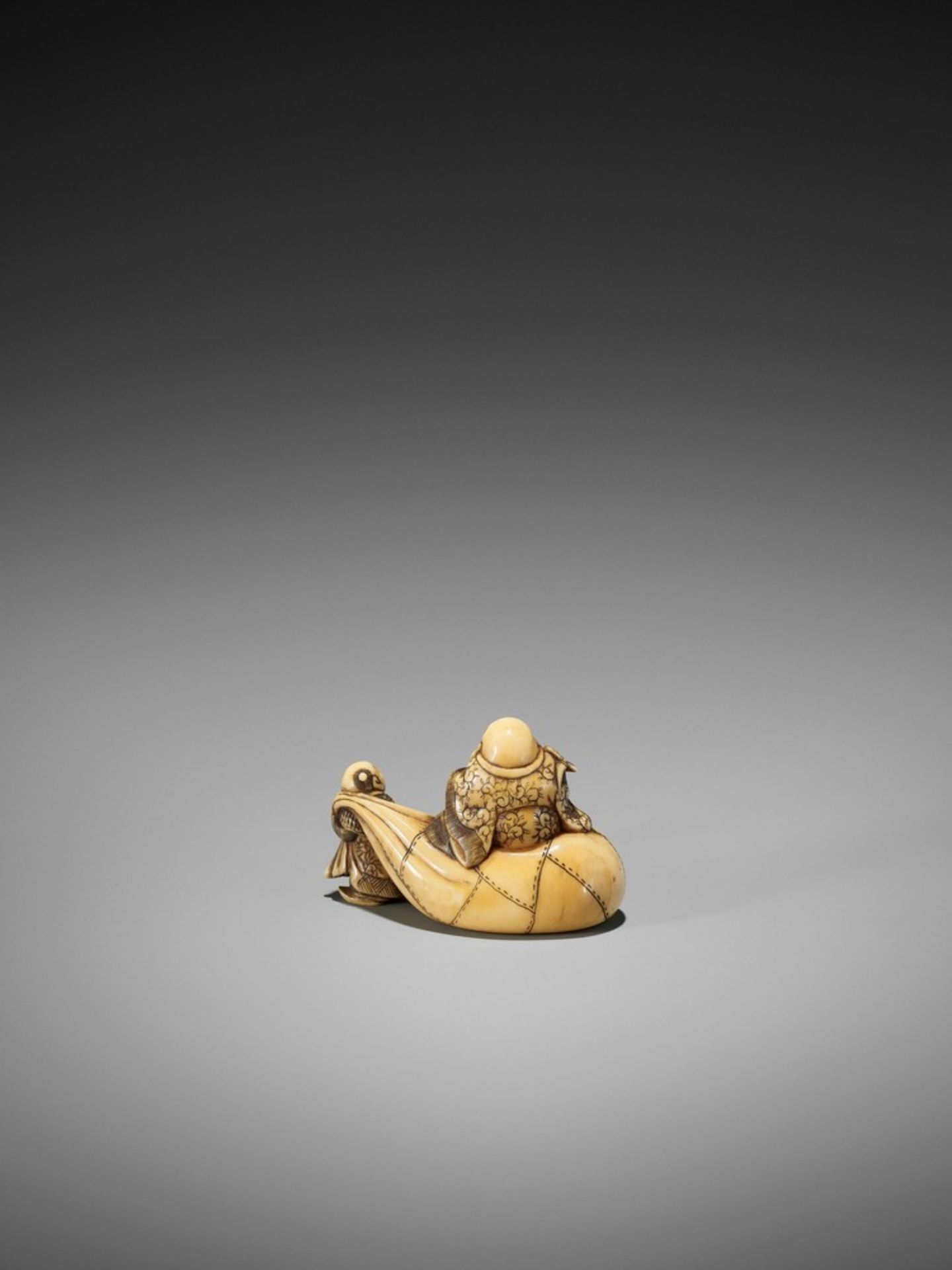 AN IVORY NETSUKE OF HOTEI ON HIS TREASURE BAG BEING PULLED BY A KARAKO UnsignedJapan, Kyoto, first - Bild 2 aus 10