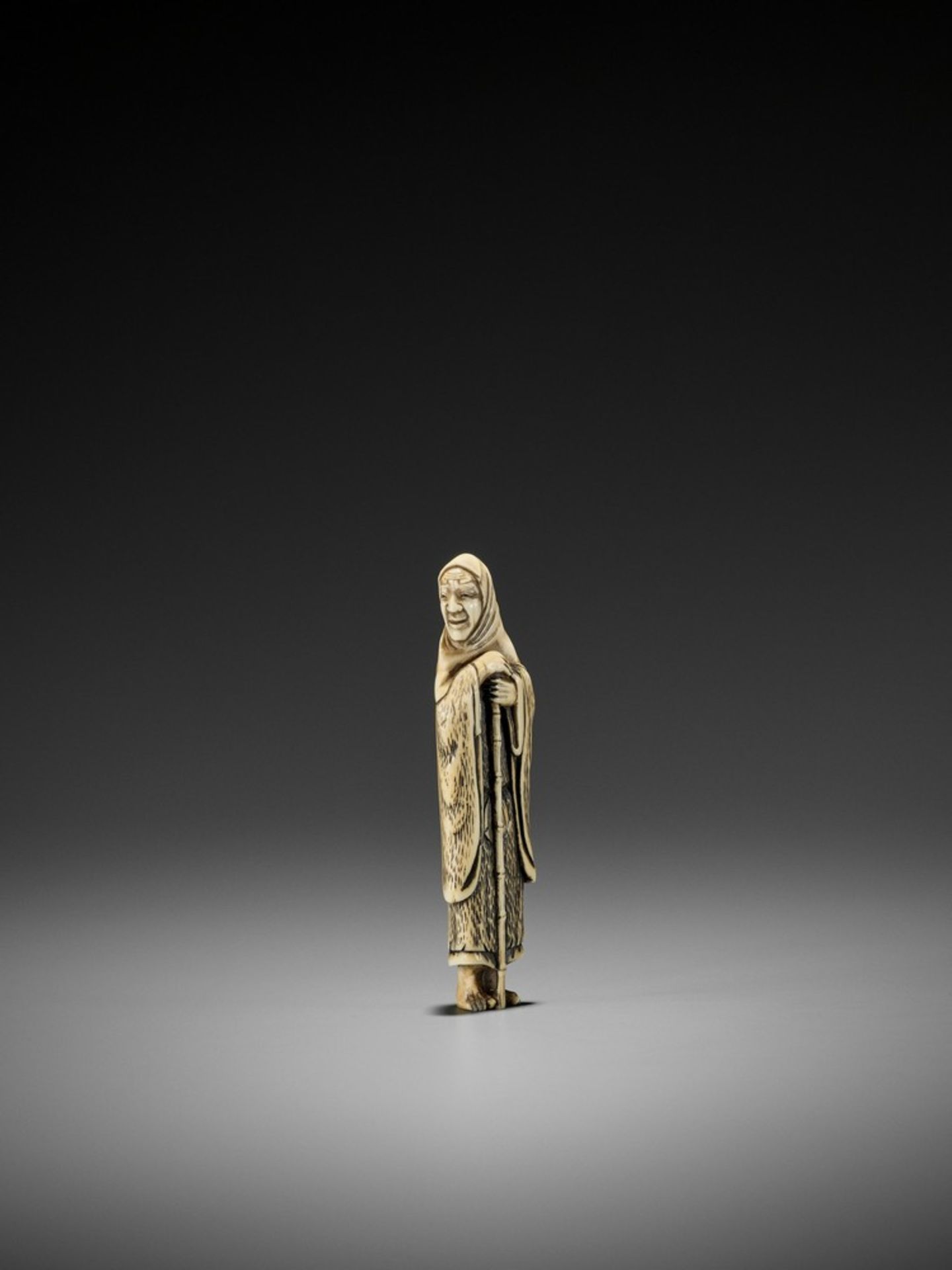 A VERY RARE IVORY NETSUKE OF A FOX PRIEST (HAKUZOSU) UnsignedJapan, 18th century, Edo period (1615- - Bild 8 aus 8