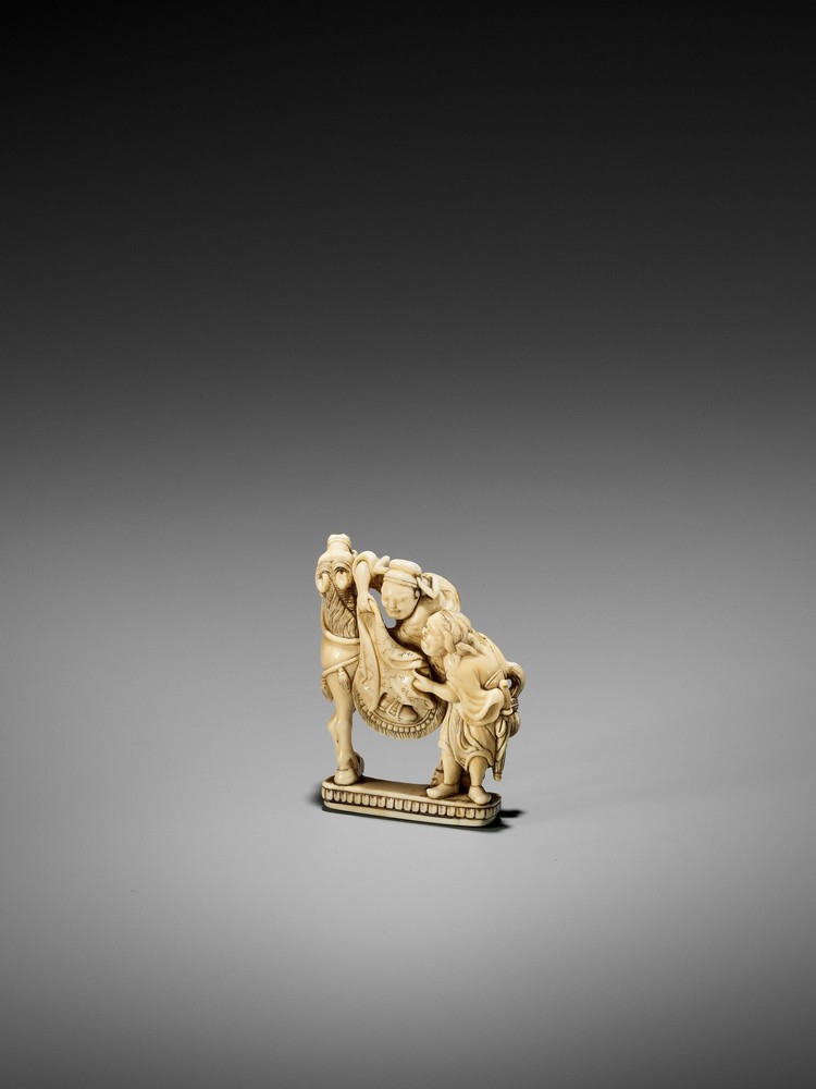 A RARE AND LARGE IVORY SEAL NETSUKE OF YOJO AND CHO BUJUTSU UnsignedJapan, mid-18th century, Edo - Image 9 of 13