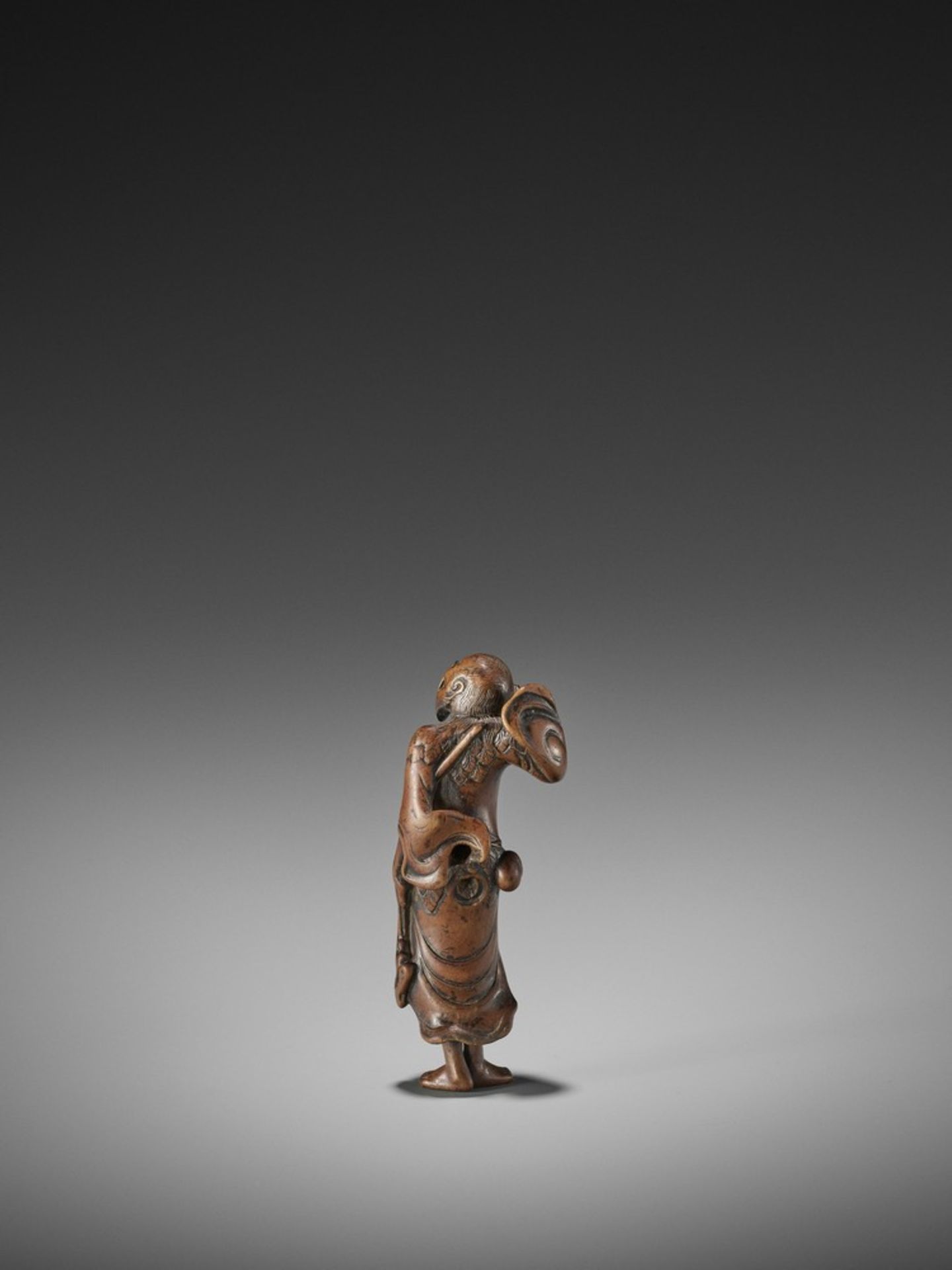 A WOOD NETSUKE OF TEKKAI SENNIN UnsignedJapan, 18th century, Edo period (1615-1868)A spirited old - Bild 6 aus 10