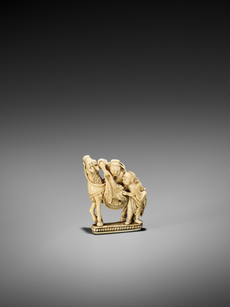 A RARE AND LARGE IVORY SEAL NETSUKE OF YOJO AND CHO BUJUTSU UnsignedJapan, mid-18th century, Edo - Image 8 of 13