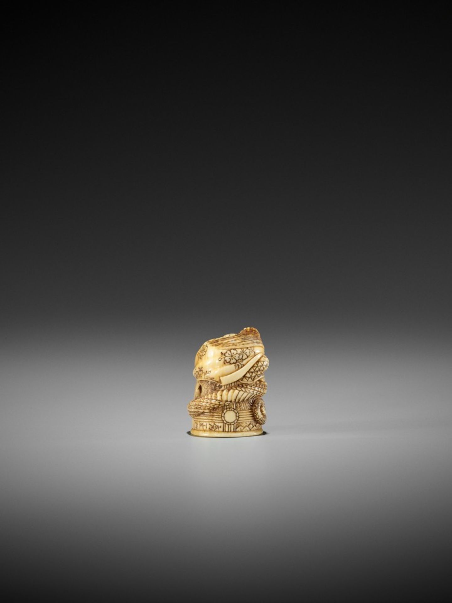 HIDEMASA: A FINE IVORY NETSUKE OF KIYOHIME By Hidemasa, signed Hidemasa 秀正 and kakihanJapan, - Bild 7 aus 11