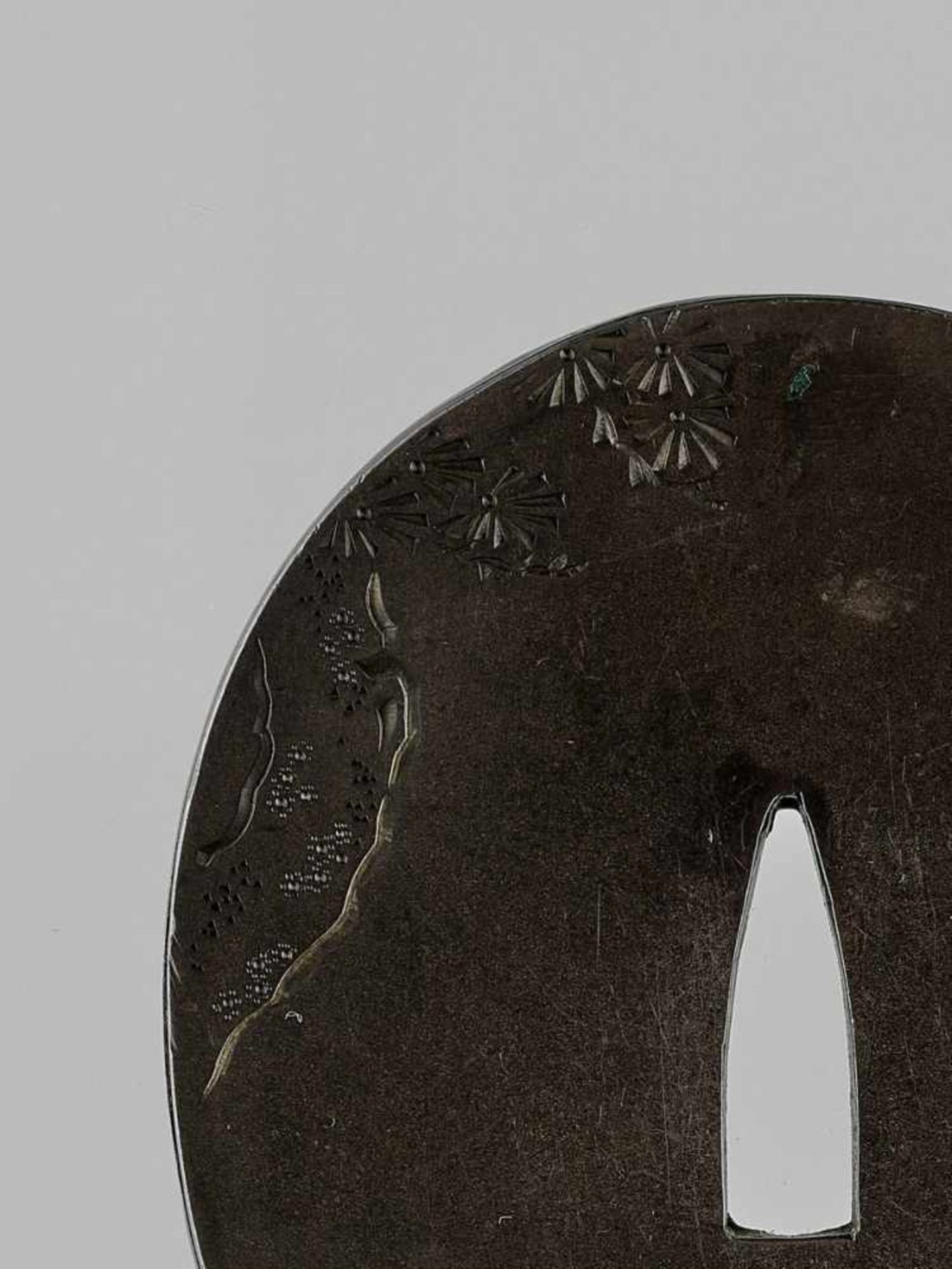 MASAHARU: A SHIBUICHI TSUBA WITH HOTEI Signed MasaharuJapan, 19th century, Edo period (1615-1868) - Bild 4 aus 5