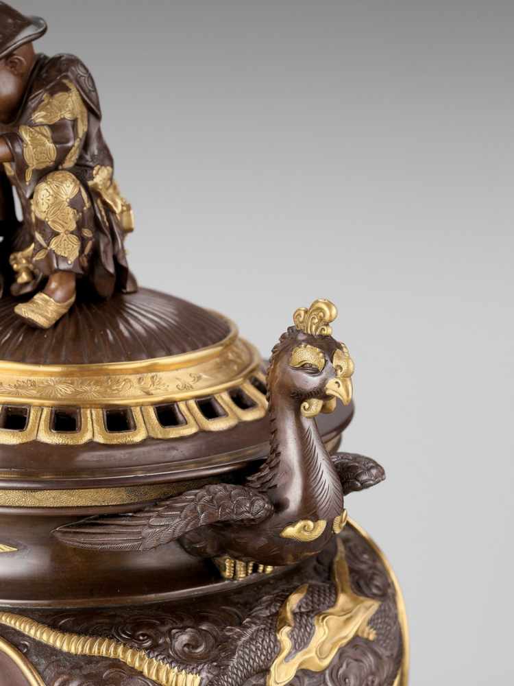 MIYAO EISUKE: A MASSIVE, RARE AND VERY FINE PARCEL-GILT BRONZE TRIPOD KORO AND FIGURAL COVER By - Image 7 of 14