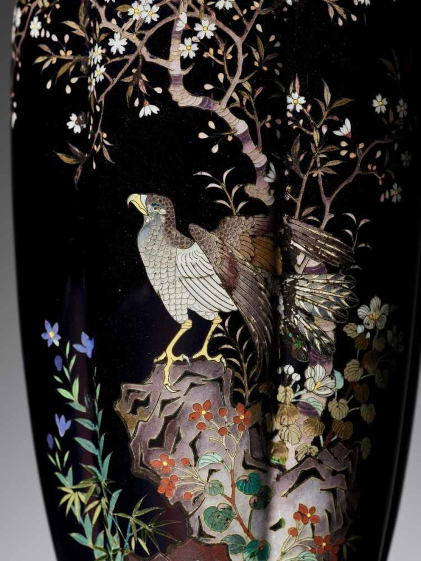 ANDO JUBEI: A LOBED CLOISONNÉ VASE WITH AN EAGLE By the Ando company, signed with the Ando company - Bild 2 aus 9