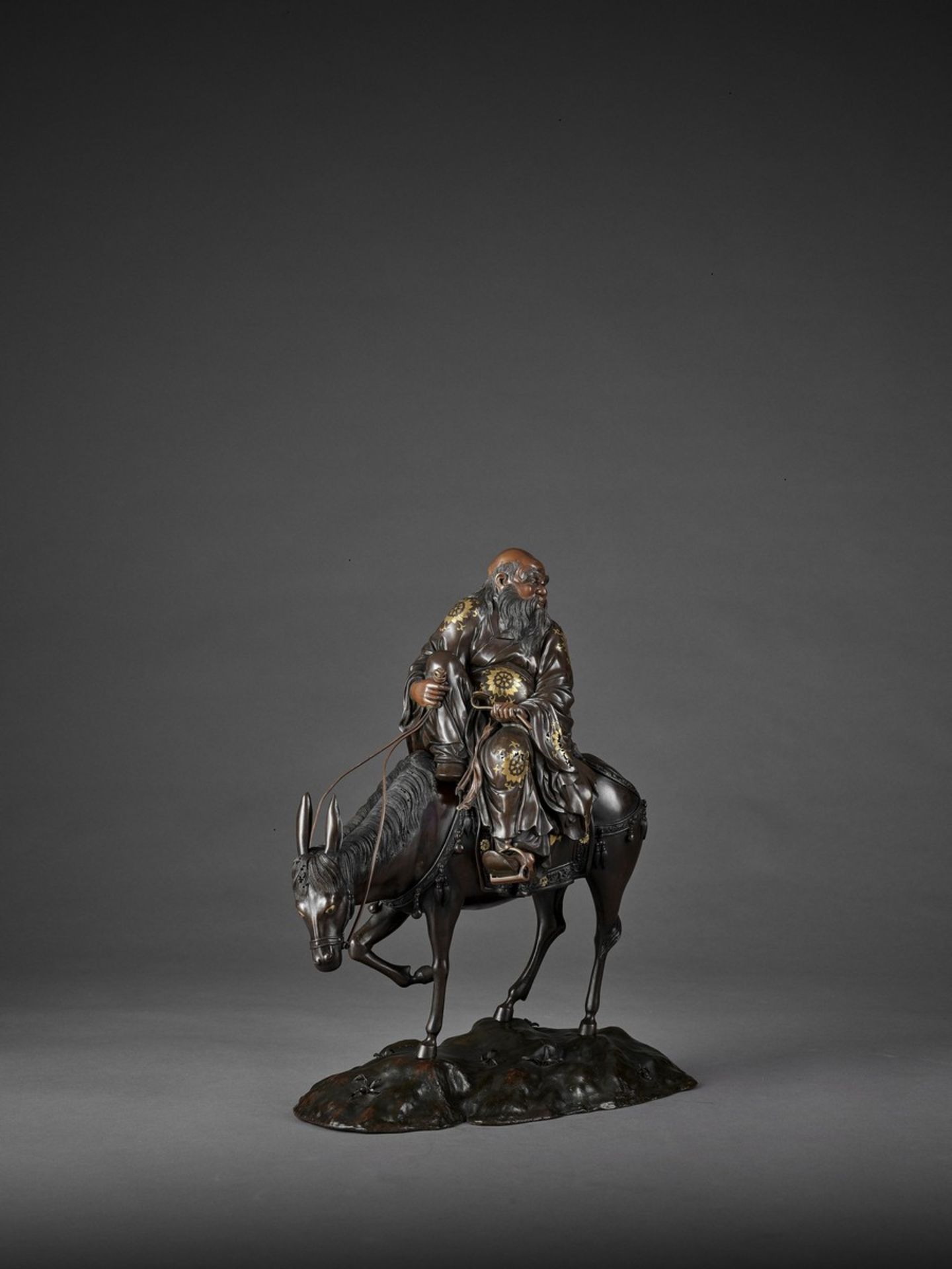 A SPECTACULAR AND MASSIVE PARCEL GILT BRONZE FIGURE OF TOBA SEATED ON A MULE Attributed to the Miyao - Image 10 of 12