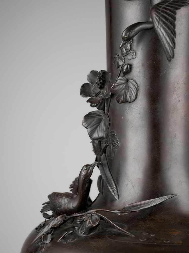 A LARGE BRONZE VASE WITH GEESE AND WATER LILIES Japan, Meiji period (1868-1912)The vase with a - Image 2 of 10