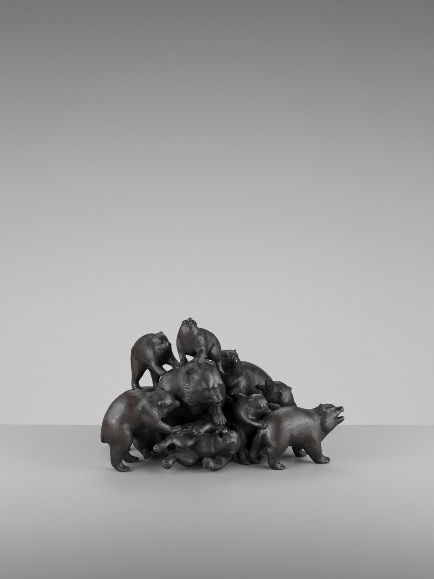 UNKOKU: AN EXTREMELY RARE PATINATED OKIMONO GROUP OF HIMALAYAN BROWN BEARS IN A PILE By Unkoku, - Bild 2 aus 11