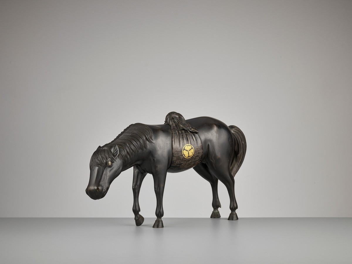 A VERY HEAVY SILVER AND GOLD-INLAID ‘HORSE’ CENSER Japan, 1750-1850, Edo period (1615-1868)The horse - Image 6 of 13