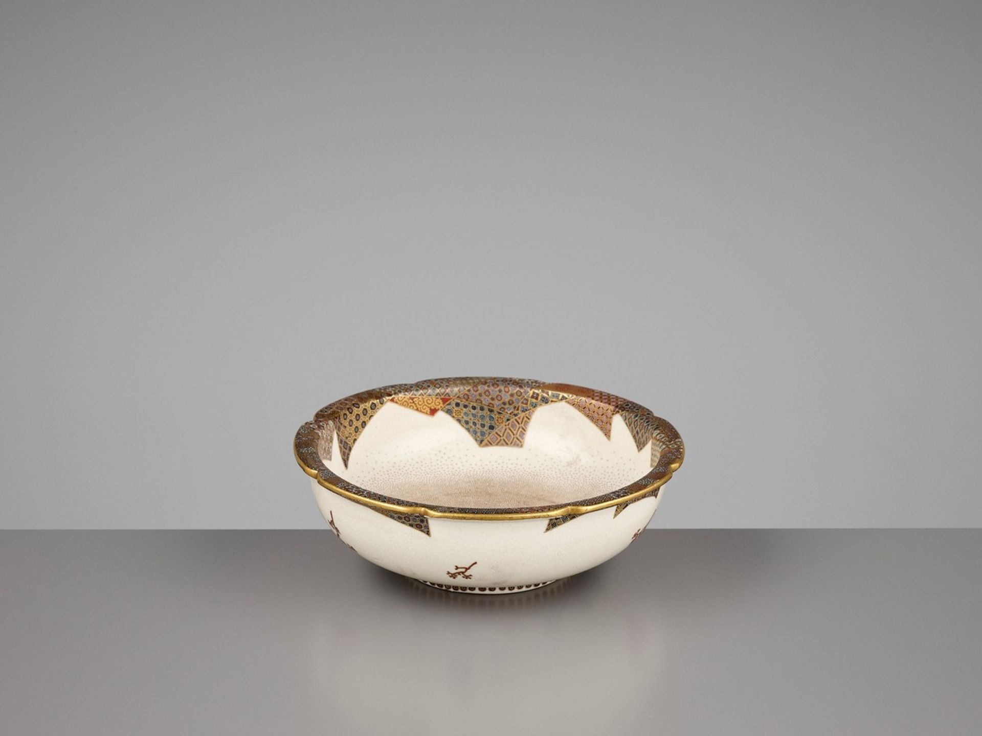 KINZAN: AN EXCEPTIONAL SATSUMA BOWL WITH RATS GNAWING ON A FEATHER By Kinzan, signed KinzanJapan, - Bild 5 aus 8