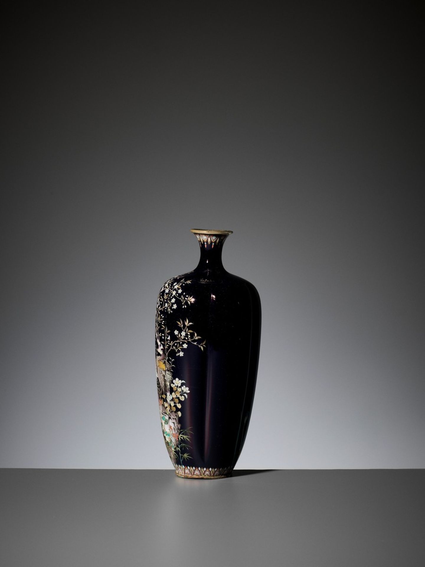 ANDO JUBEI: A LOBED CLOISONNÉ VASE WITH AN EAGLE By the Ando company, signed with the Ando company - Bild 4 aus 9