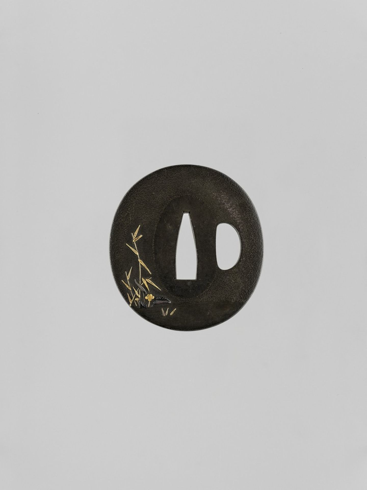 ISHIGURO MASATSUNE II: A GOLD-INLAID ISHIGURO SCHOOL SHIBUICHI TSUBA WITH HERONS By Ishiguro - Bild 3 aus 5