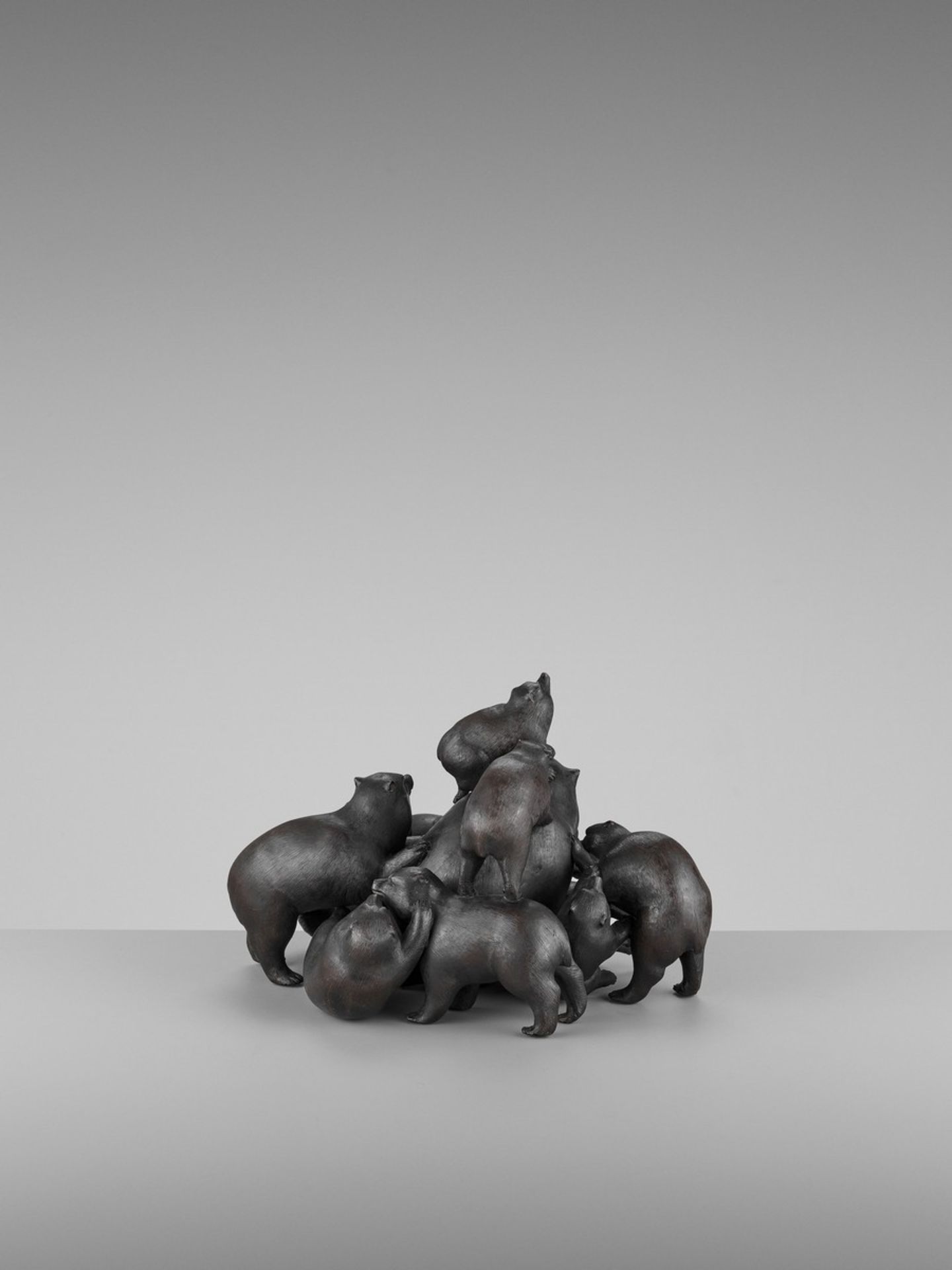 UNKOKU: AN EXTREMELY RARE PATINATED OKIMONO GROUP OF HIMALAYAN BROWN BEARS IN A PILE By Unkoku, - Bild 6 aus 11